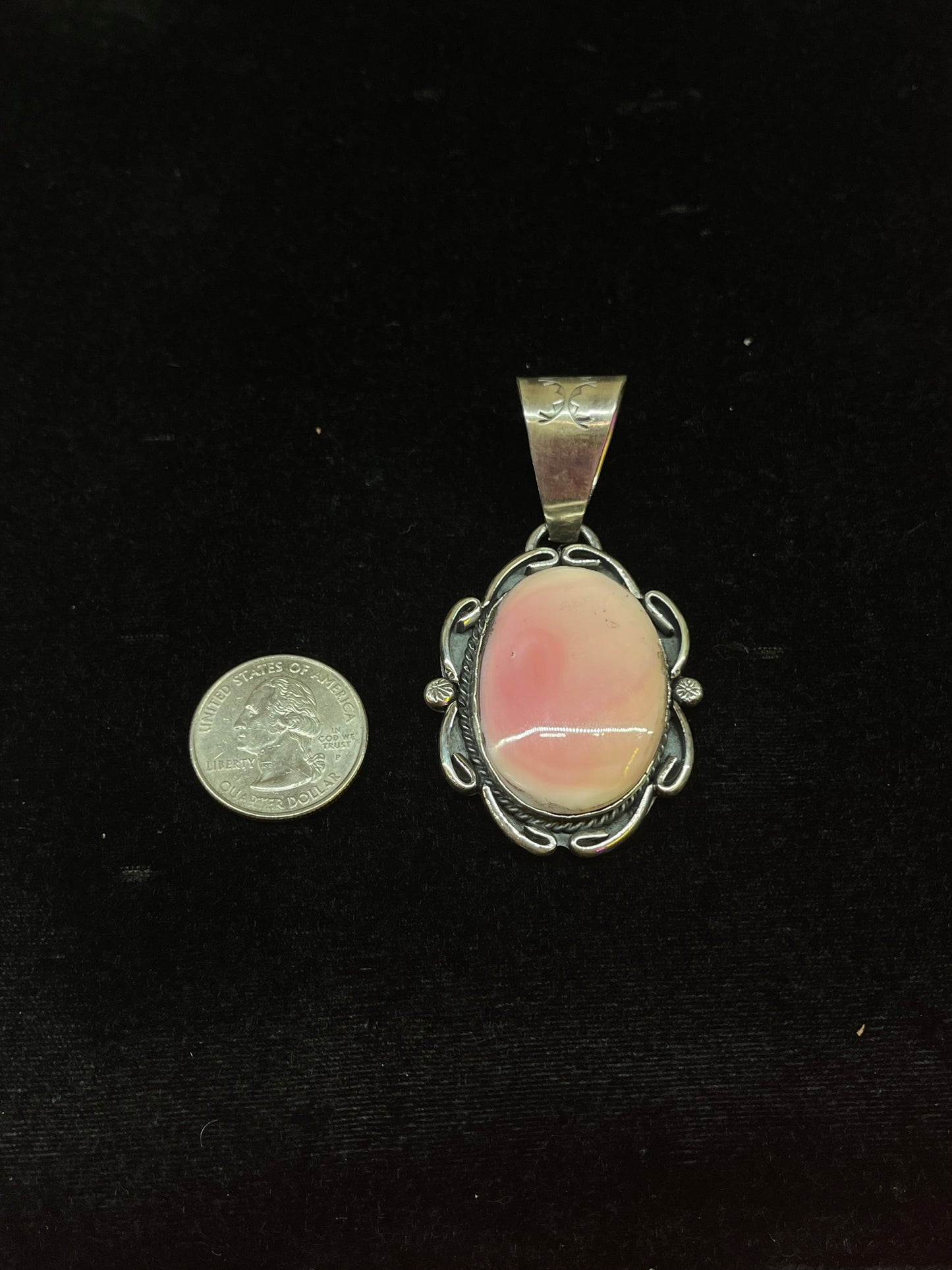 10mm Bale Pink Conch Shell Oval Pendant
