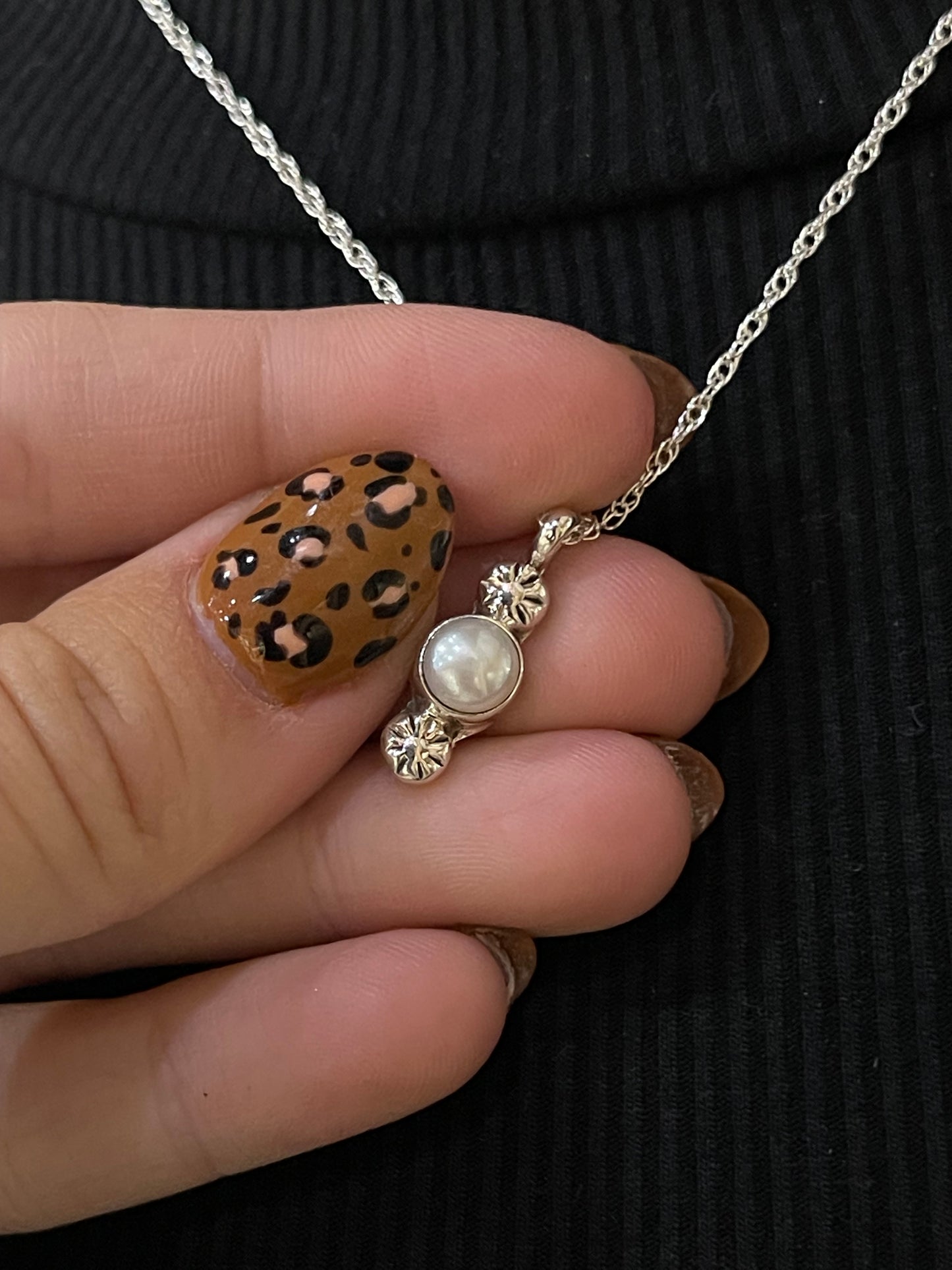 18" Dainty Freshwater Pearl Necklace, Navajo