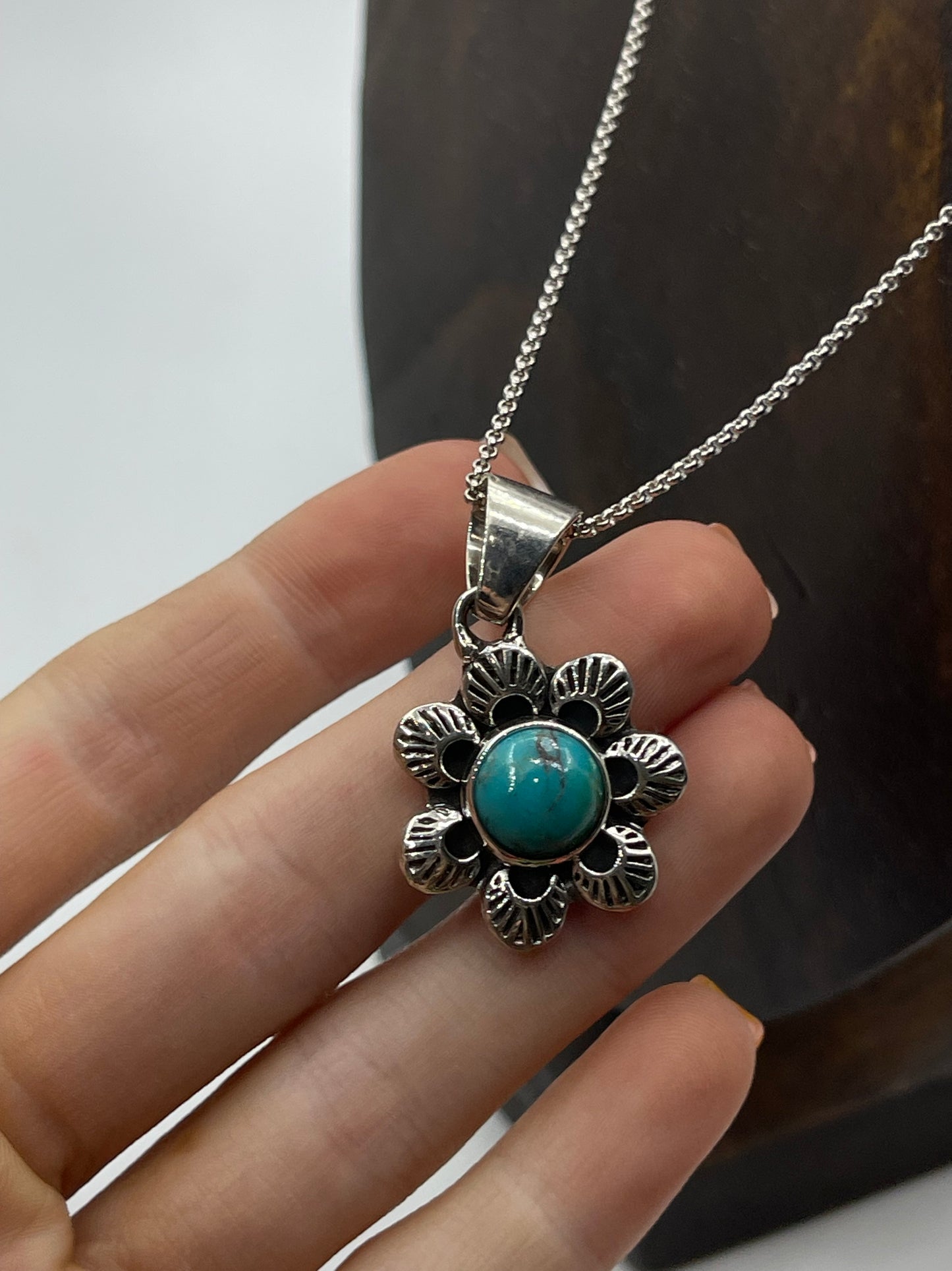 18" Turquoise Flower Pendant Necklace