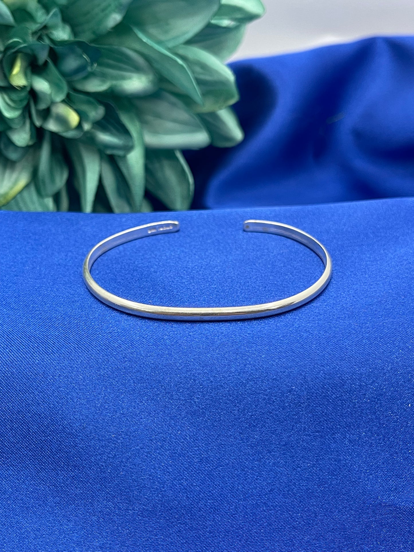 6" - 7.5" Single Wire Flat Back Stacker Cuff