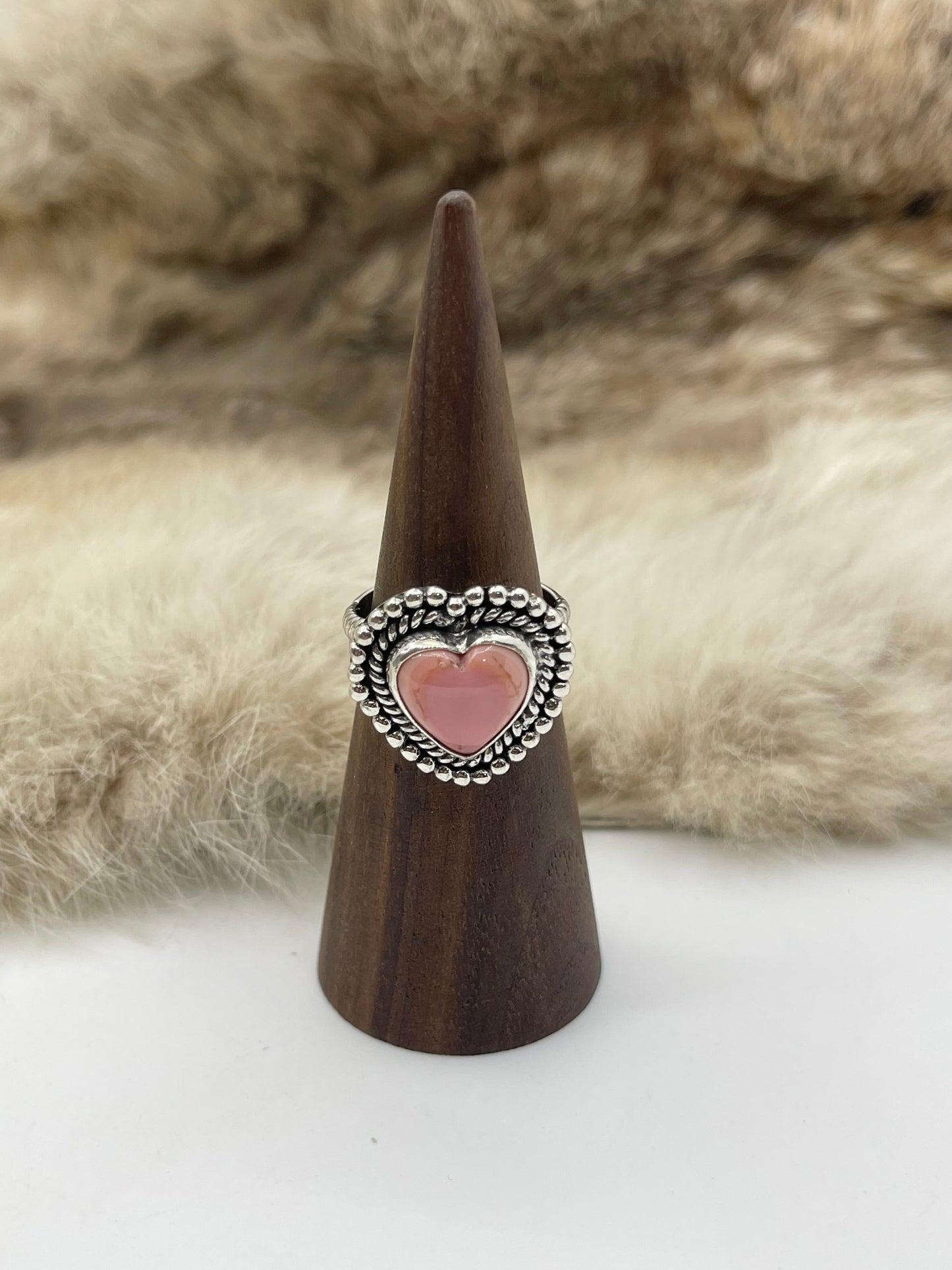 8.0 Pink Conch Heart Ring