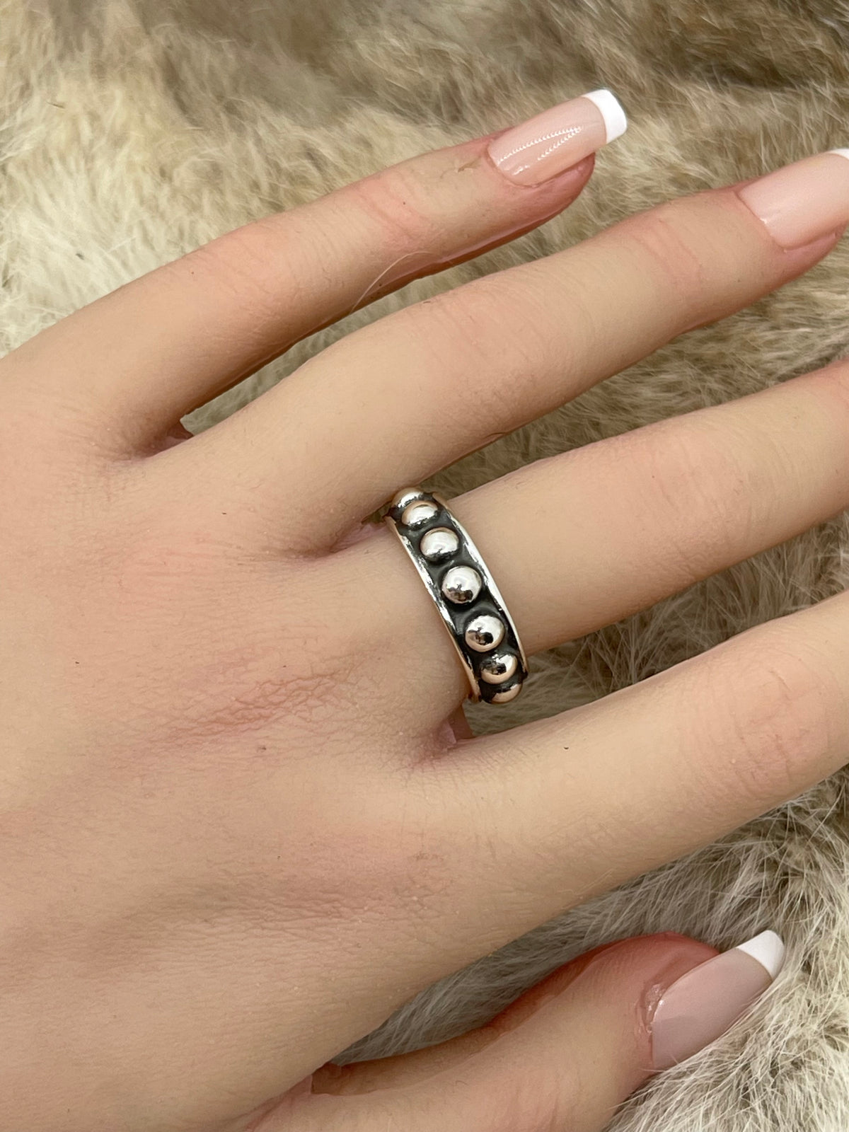 8.5 4mm Silver Dot Ring