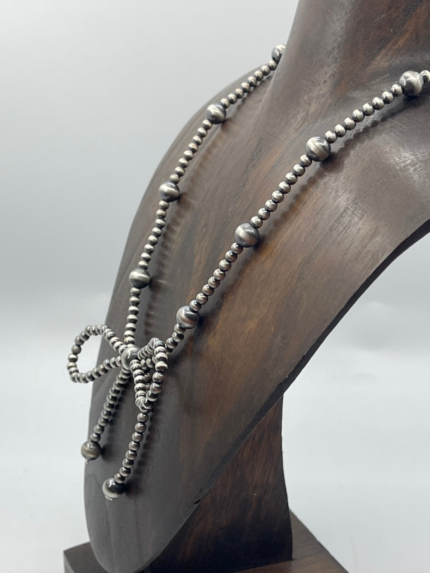 17"+2" 4mm-8mm Solid Navajo Pearls Bow Necklace