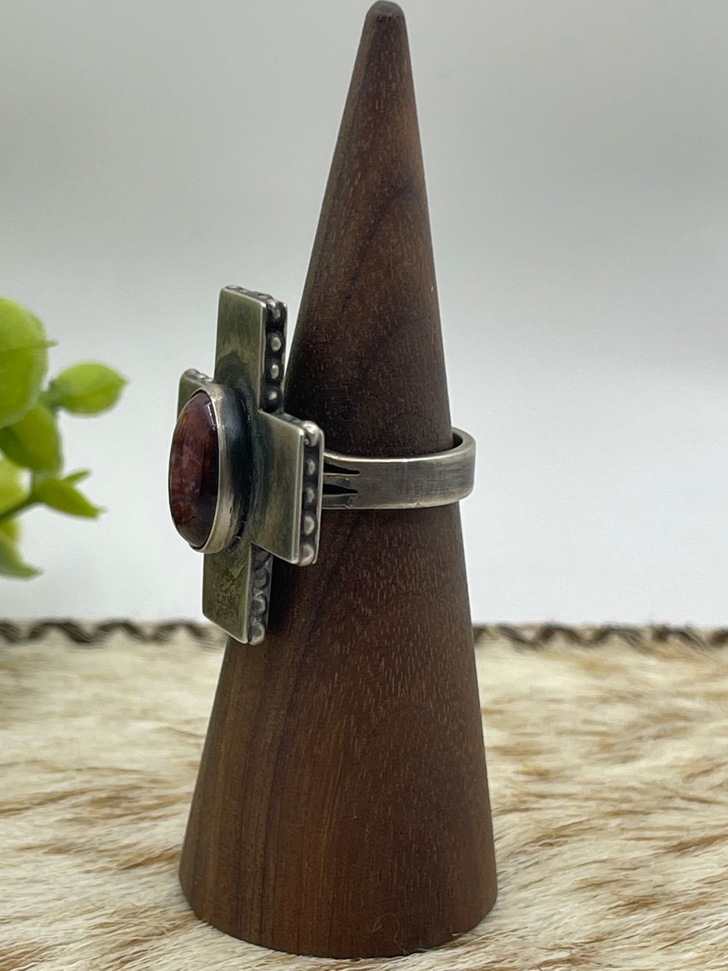 7.0 Purple Spiny Oyster Cross Ring