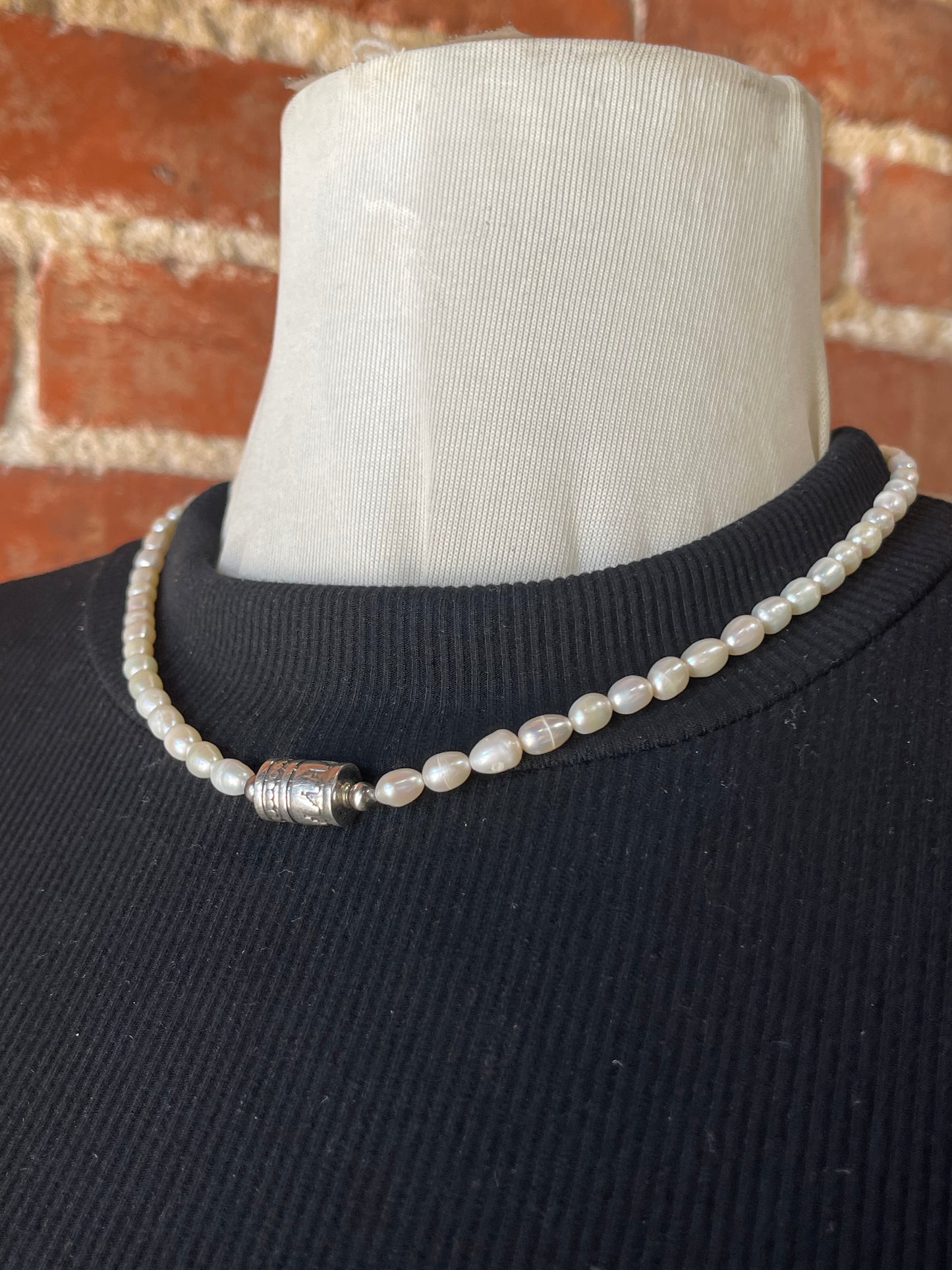 Fresh Water Pearls Necklace with Barrel Bead