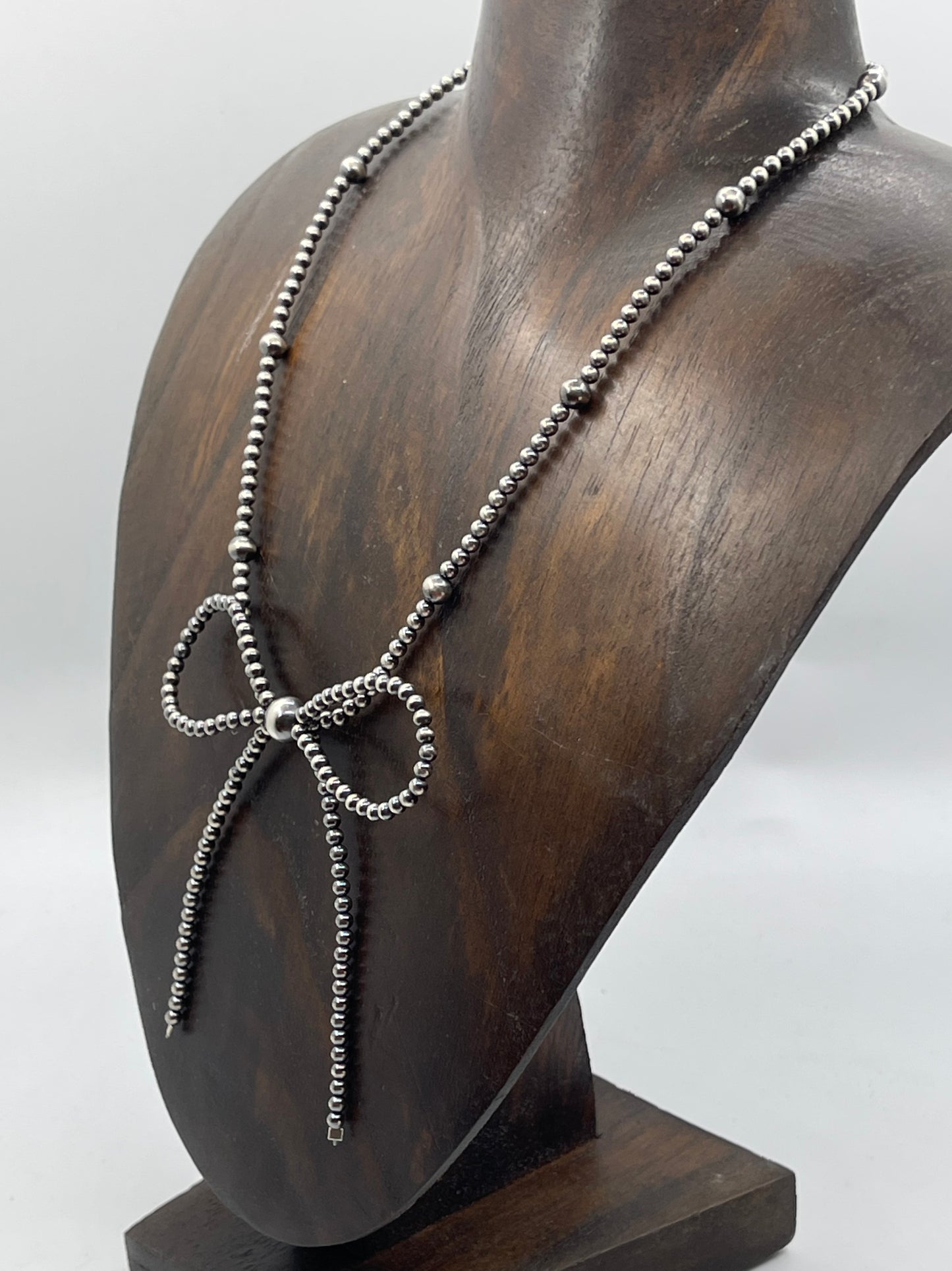 16" to 19" Navajo Pearl Bow Necklace