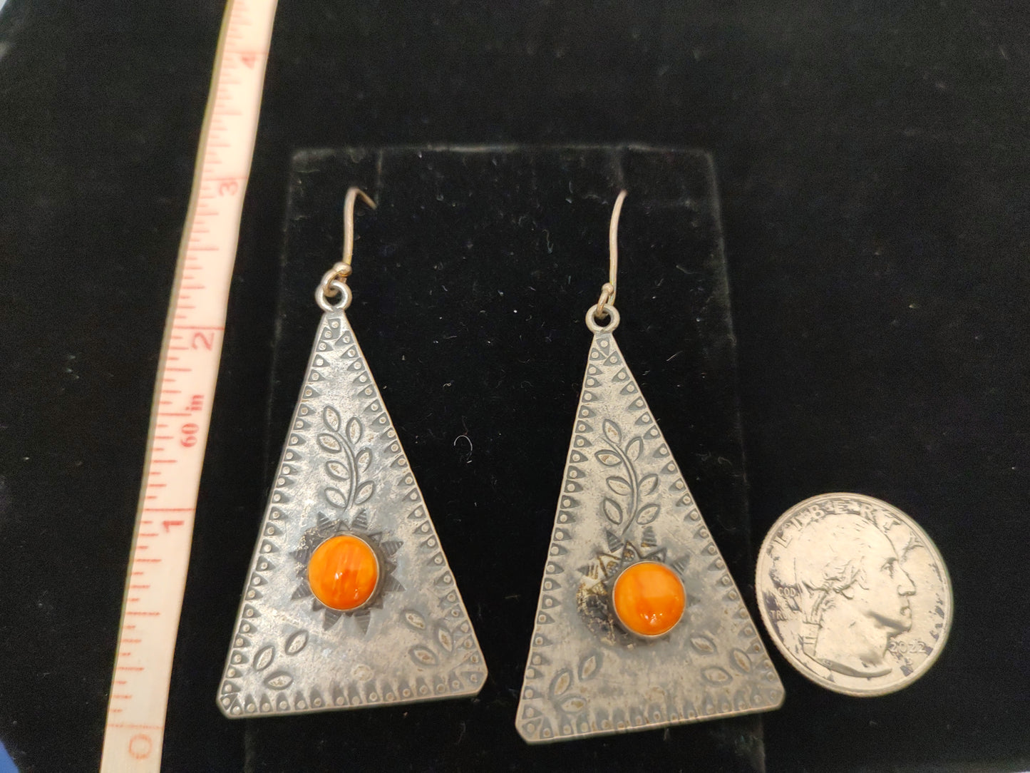 Spiny Oyster Dangle Hook Earrings