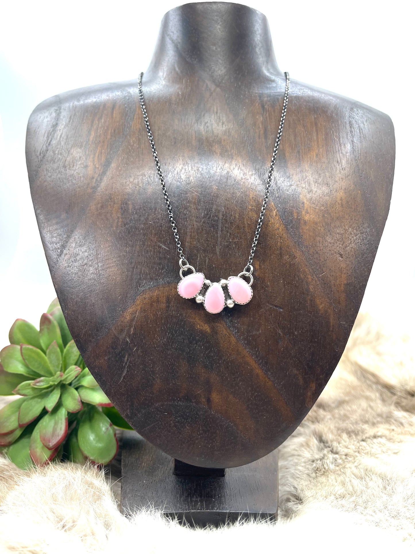 16" 3 Stone Pink Conch Shell Necklace