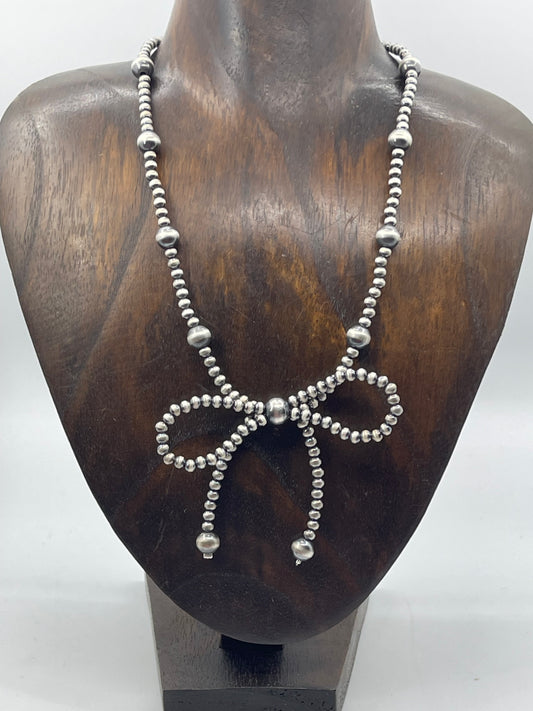 17"+2" 4mm-8mm Solid Navajo Pearls Bow Necklace