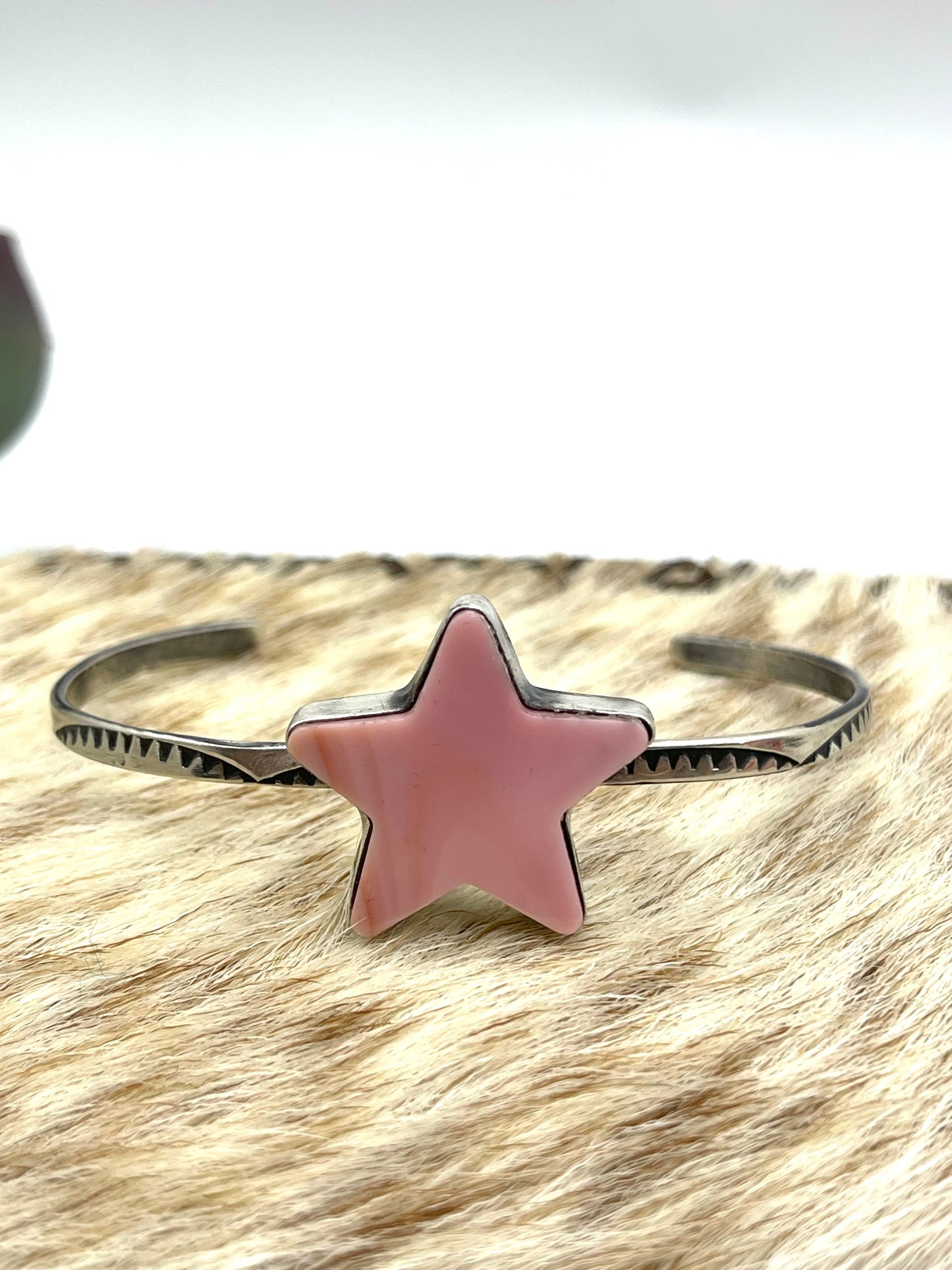 LOT 39 1/4 5.5" -7" Pink Conch Star Cuff