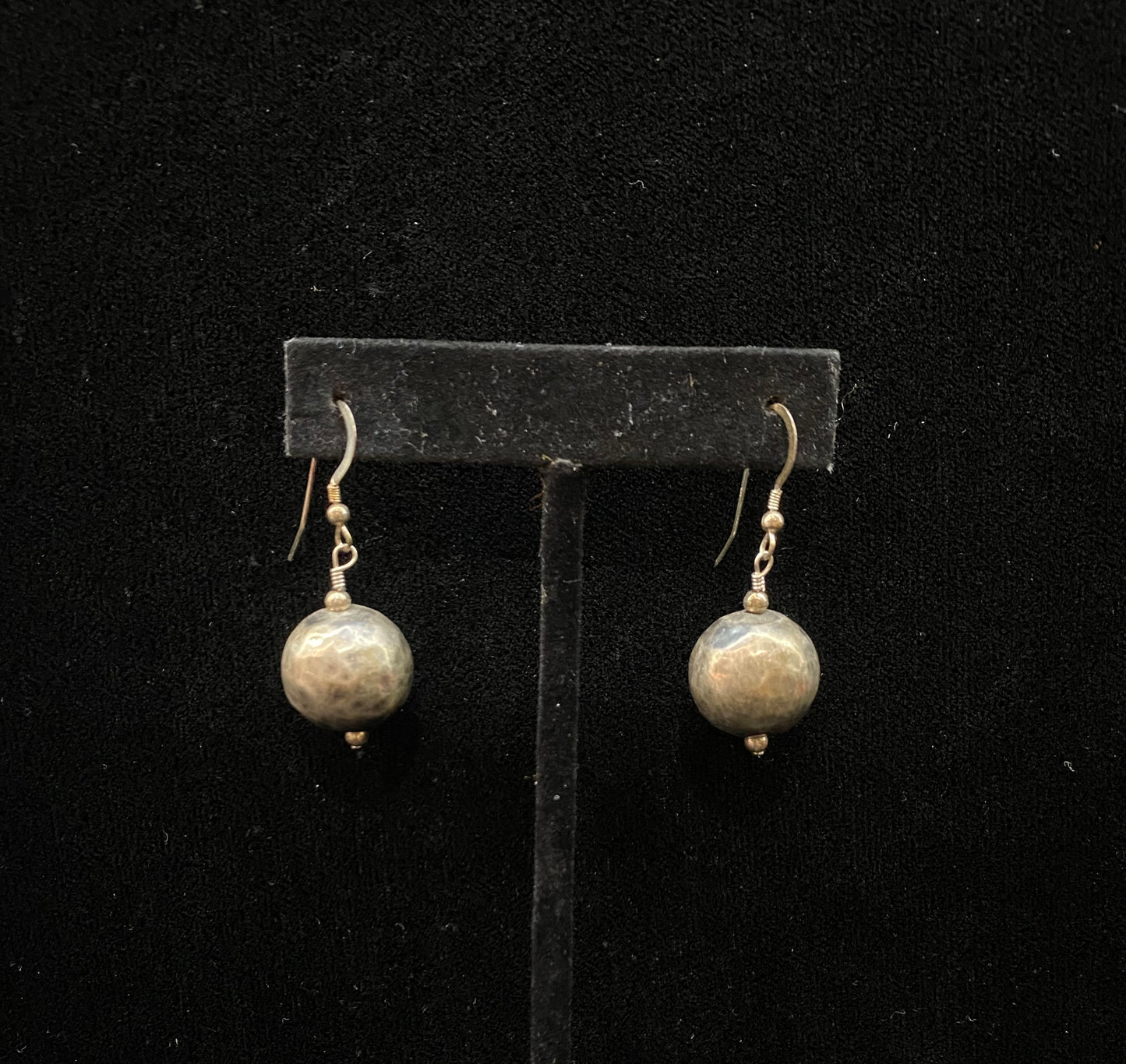 17" 8mm Navajo Style Pearl with Textured Sterling Silver Beads Earring and Necklace Set