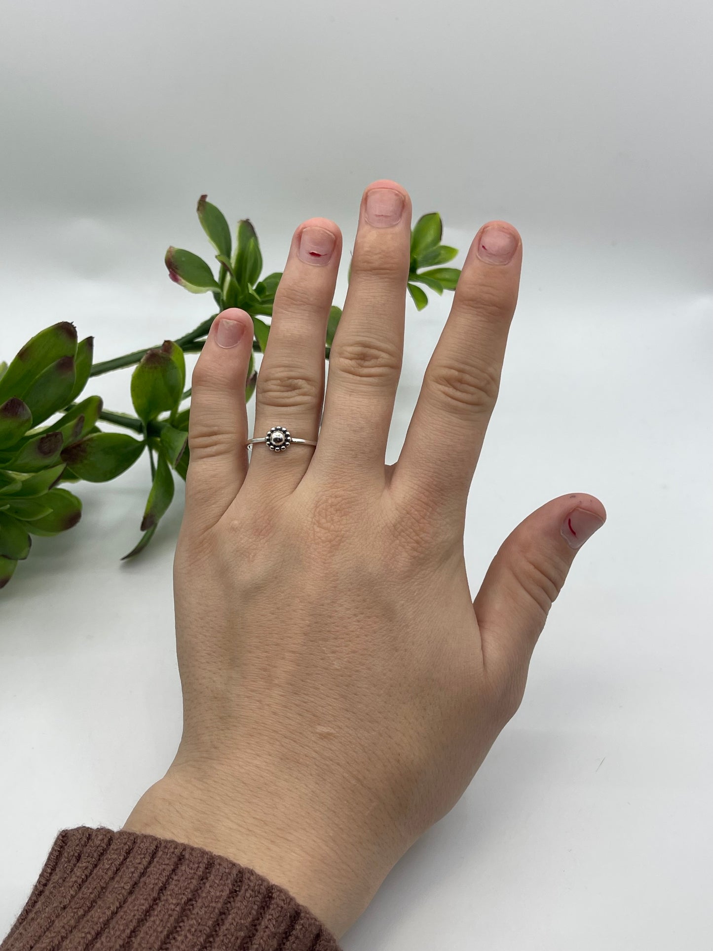 6.0 Sterling Silver Dot Ring With Dot Border