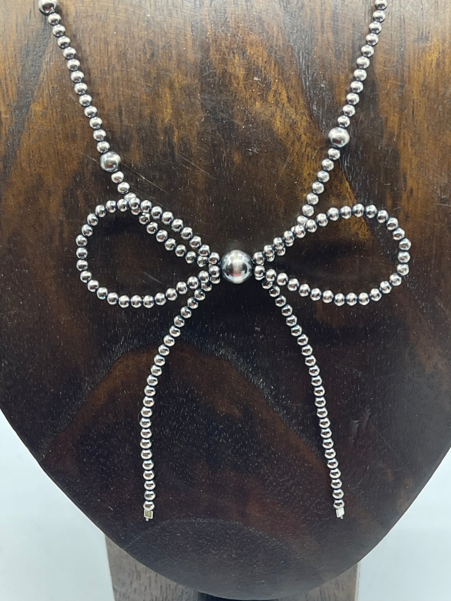 16" to 19" Navajo Pearl Bow Necklace