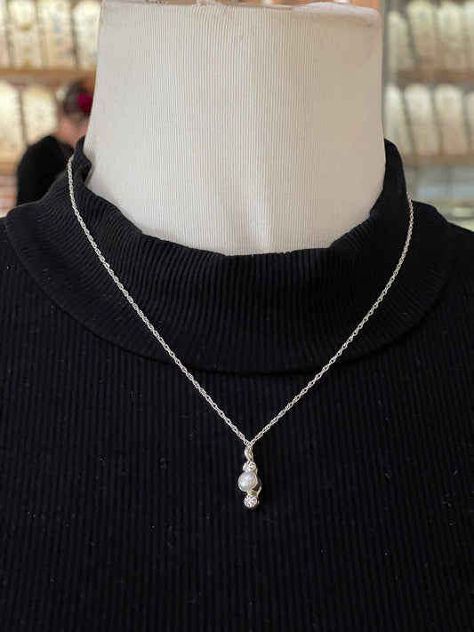 18" Dainty Freshwater Pearl Necklace, Navajo
