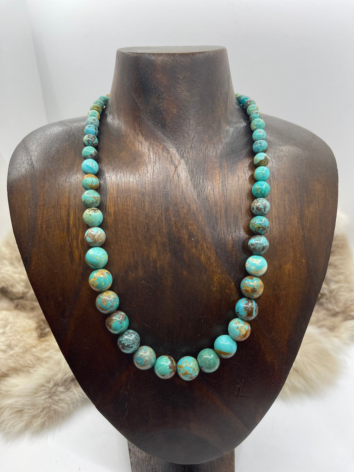 18" 5mm - 12mm Graduated Kingman Turquoise Round Bead Necklace