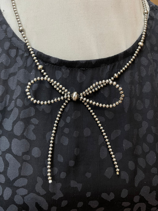 16"-19" Navajo Pearl Bow Necklace