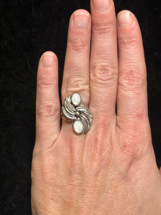7.5 Mother of Pearl Vintage Ring