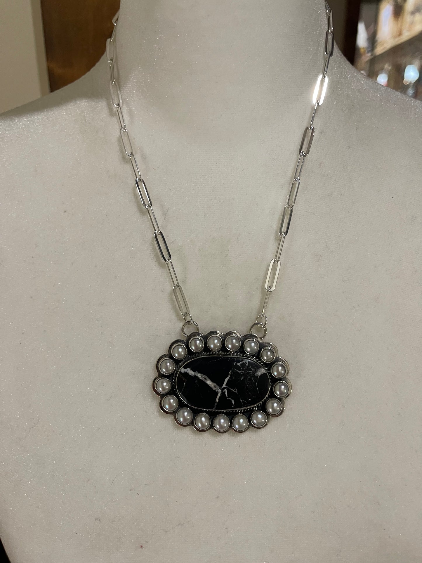 18" White Buffalo and Freshwater Pearls Necklace
