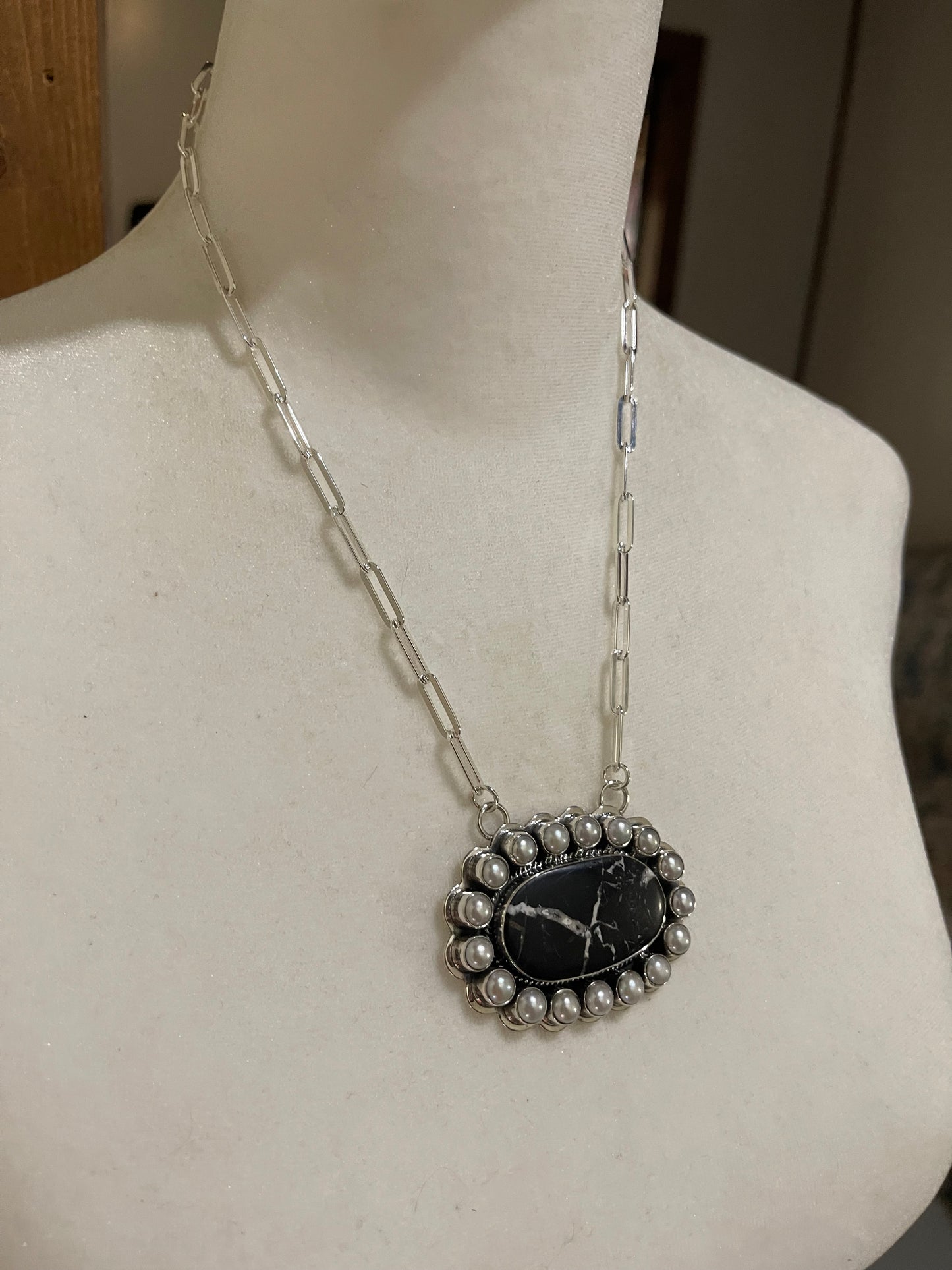 18" White Buffalo and Freshwater Pearls Necklace