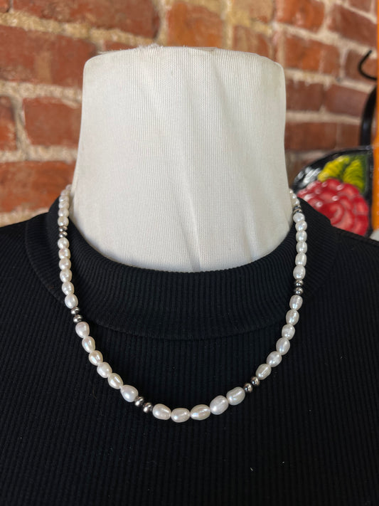 18" Freshwater Pearls and 4mm Navajo Pearls Necklace