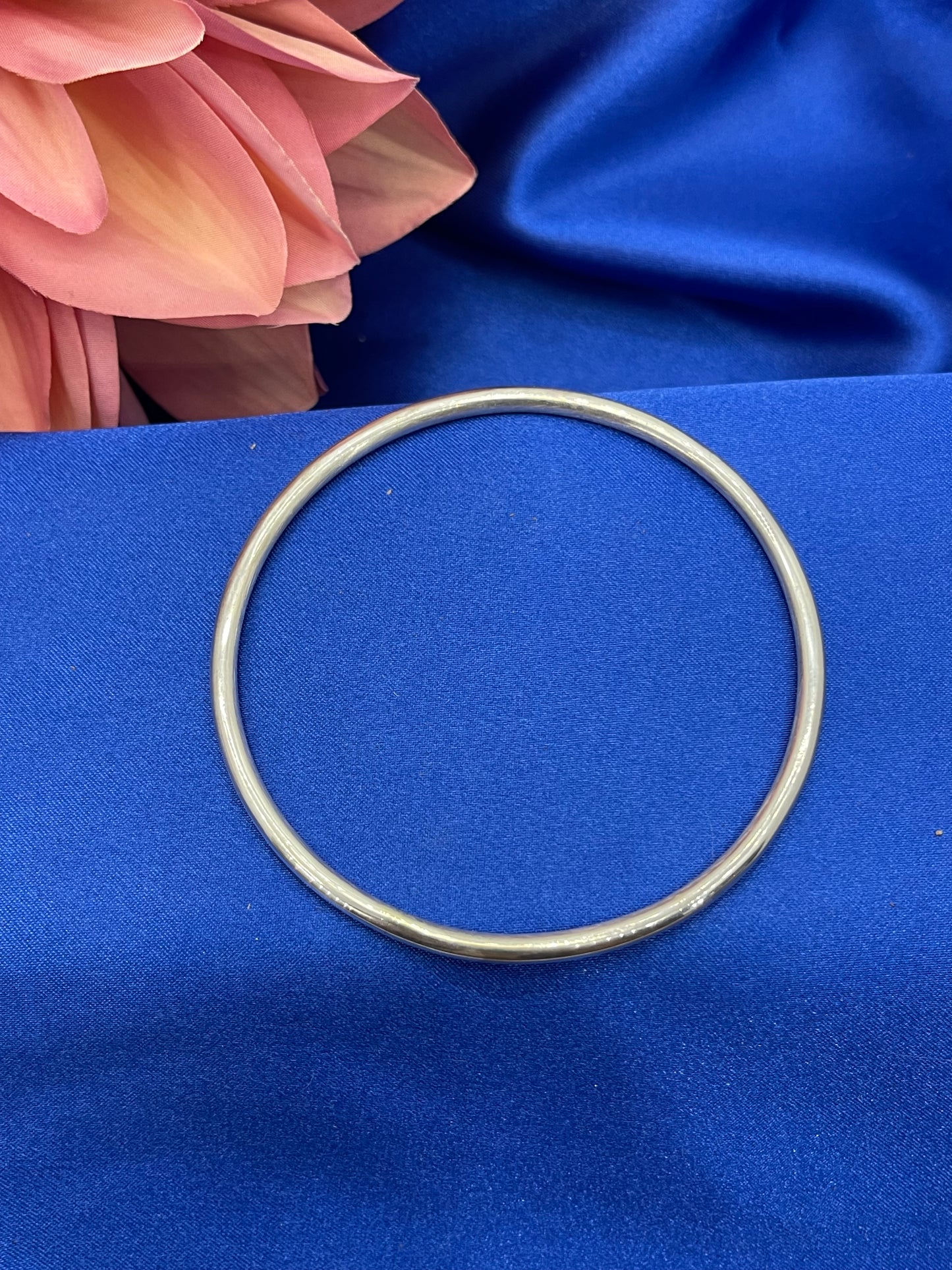 8" Single Round Wire Bangle