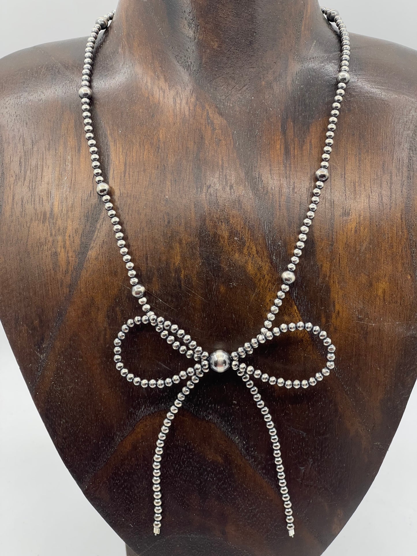 16" to 19" Navajo Pearl Bow Necklace