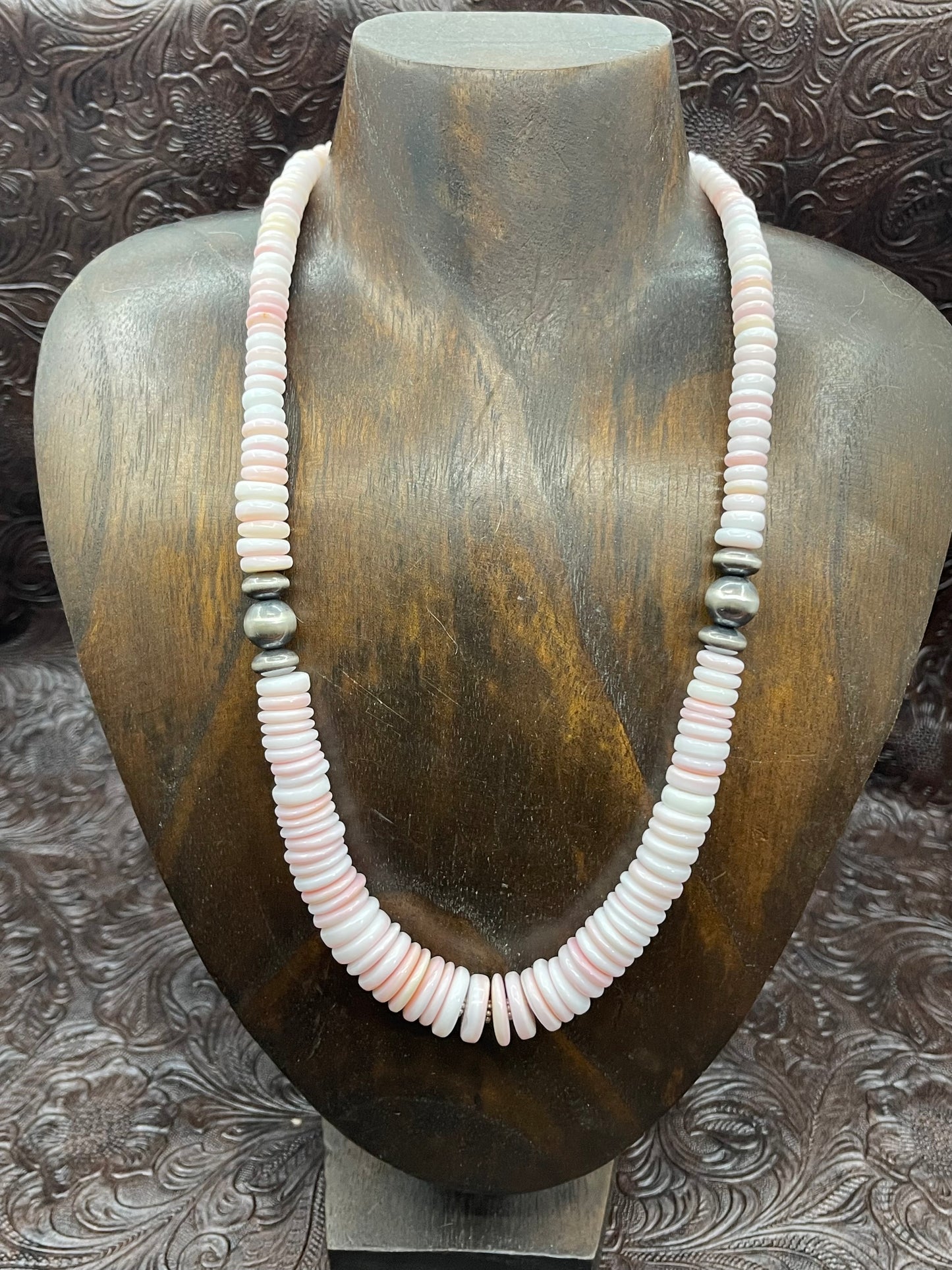 20''+1'' Extender Graduated Pink Conch Shell Necklace With Navajo Pearls