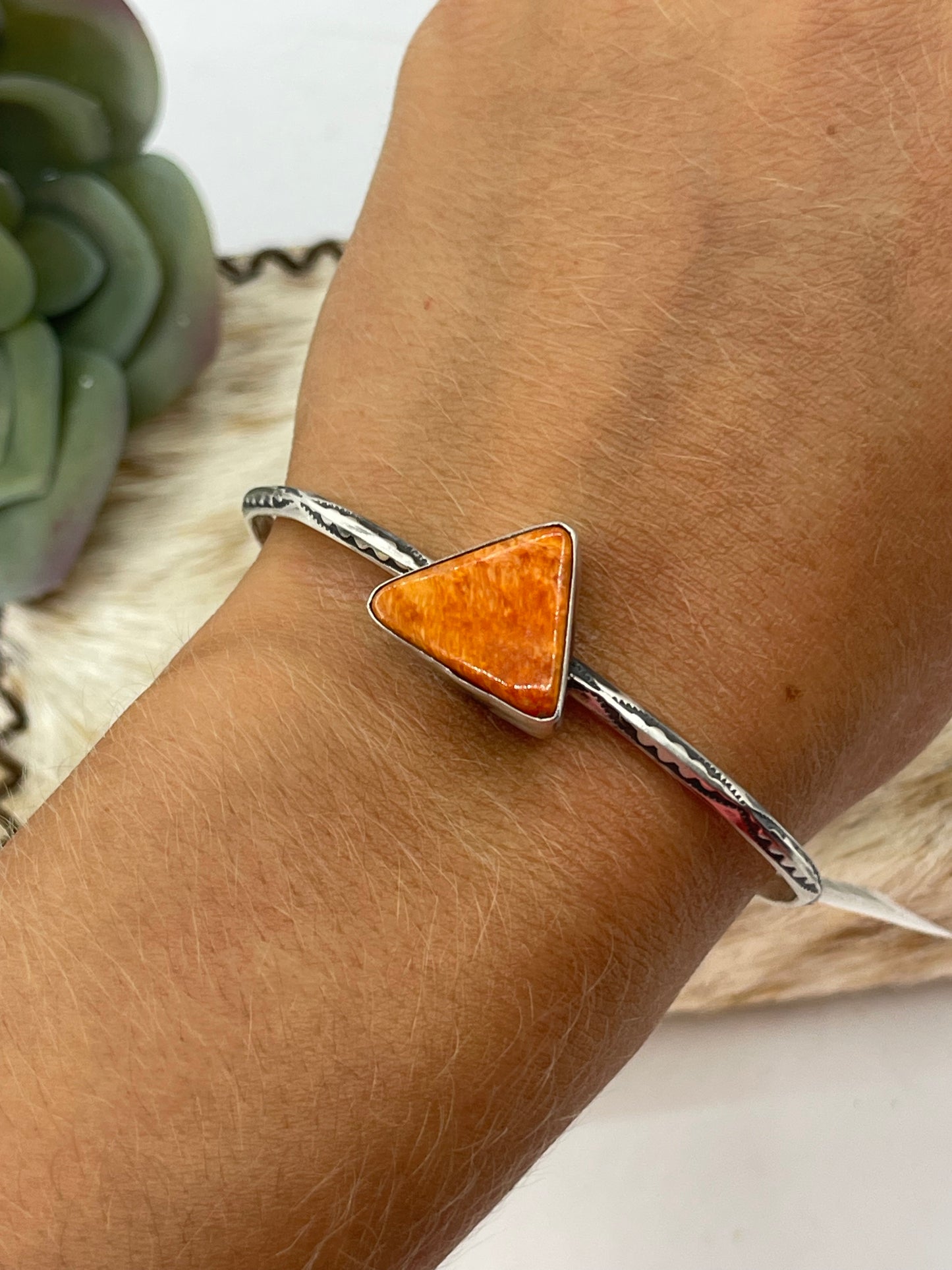 5 1/2"-7" Orange Spiny Oyster Shell Triangle Cuff