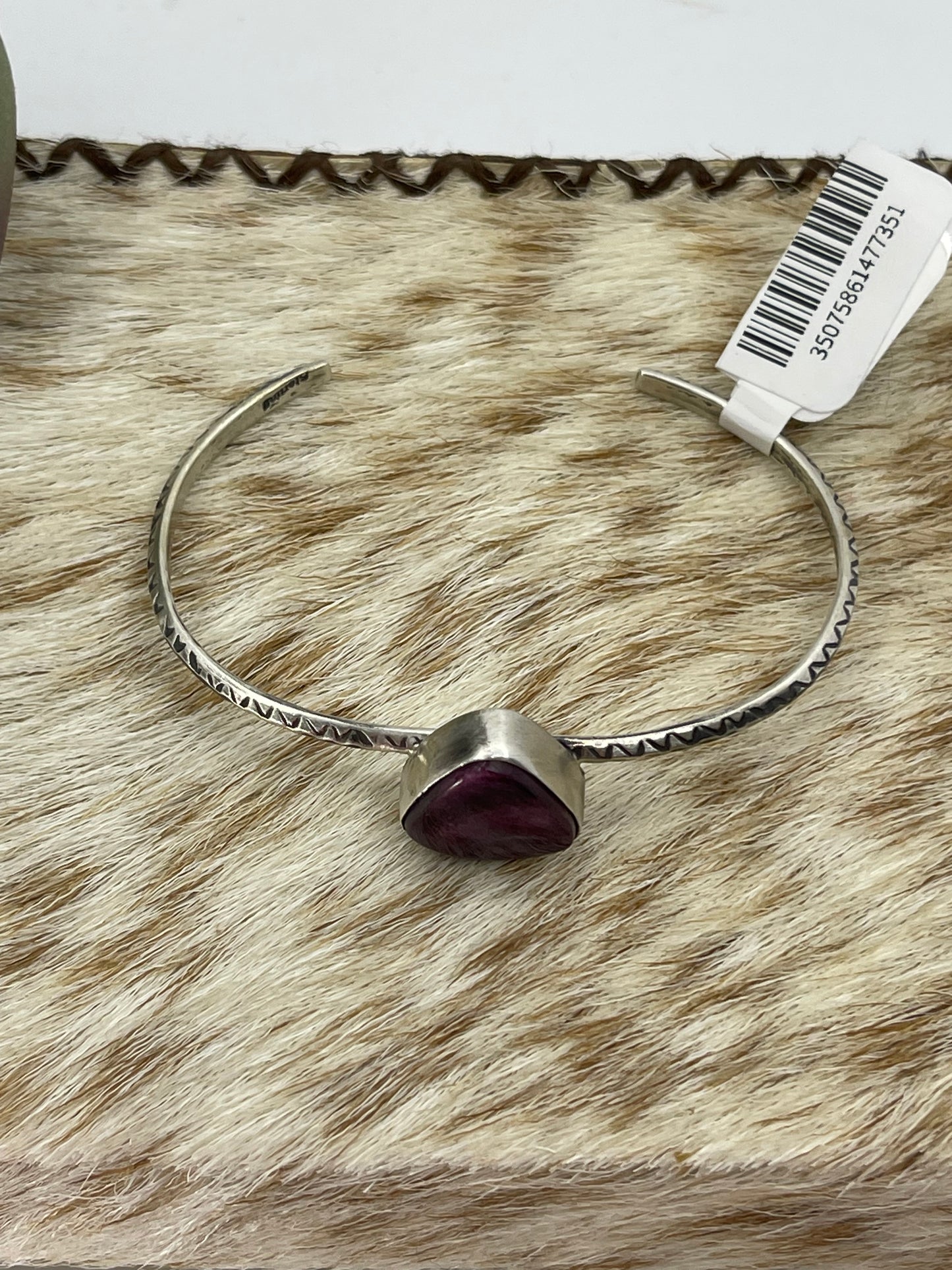 5 1/2"-7" Purple Spiny Oyster Shell Triangle Cuff