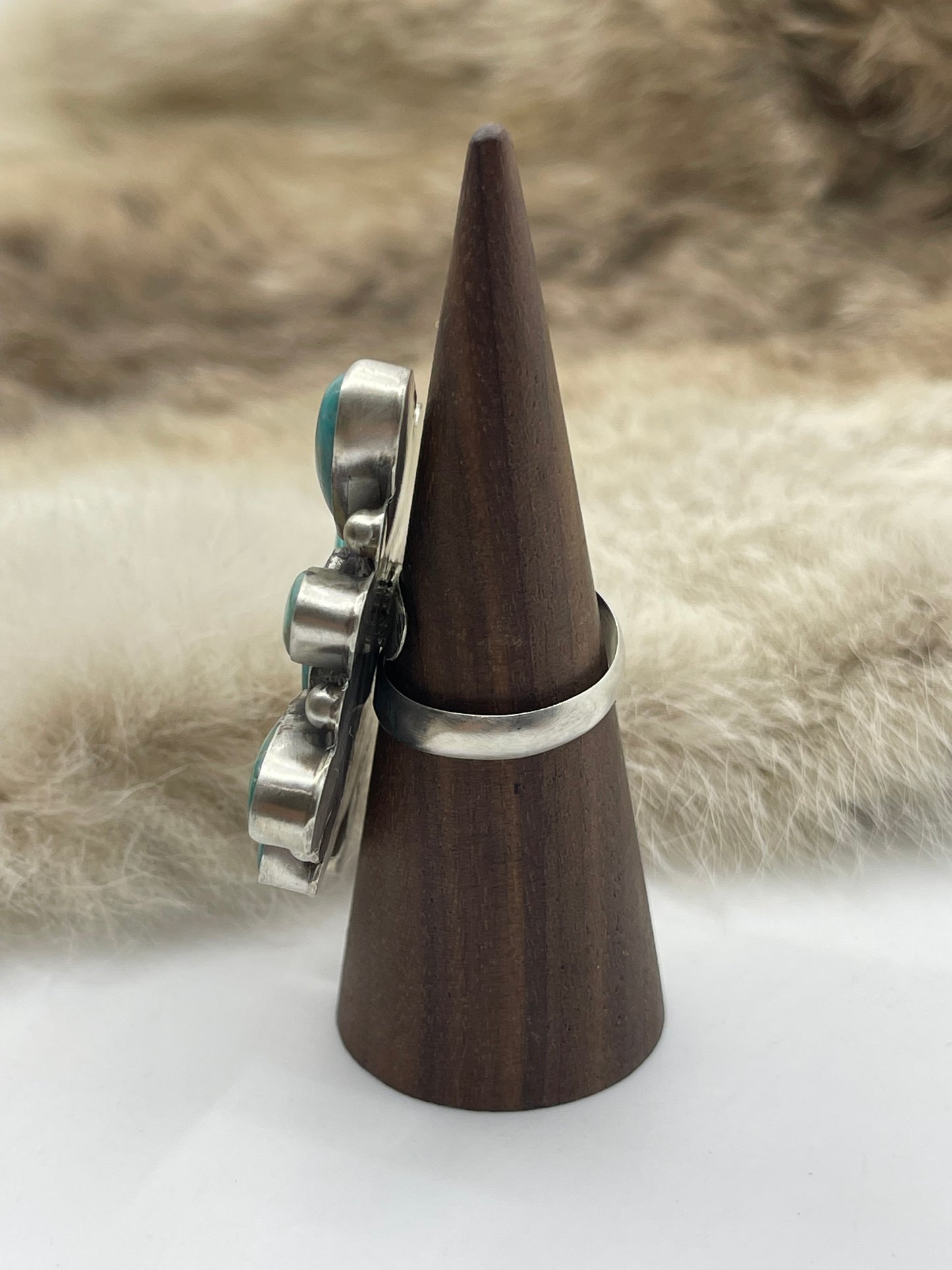 Adjustable 7.0-11.0 Kingman Turquoise Cluster Ring by Aldora Henry, Navajo