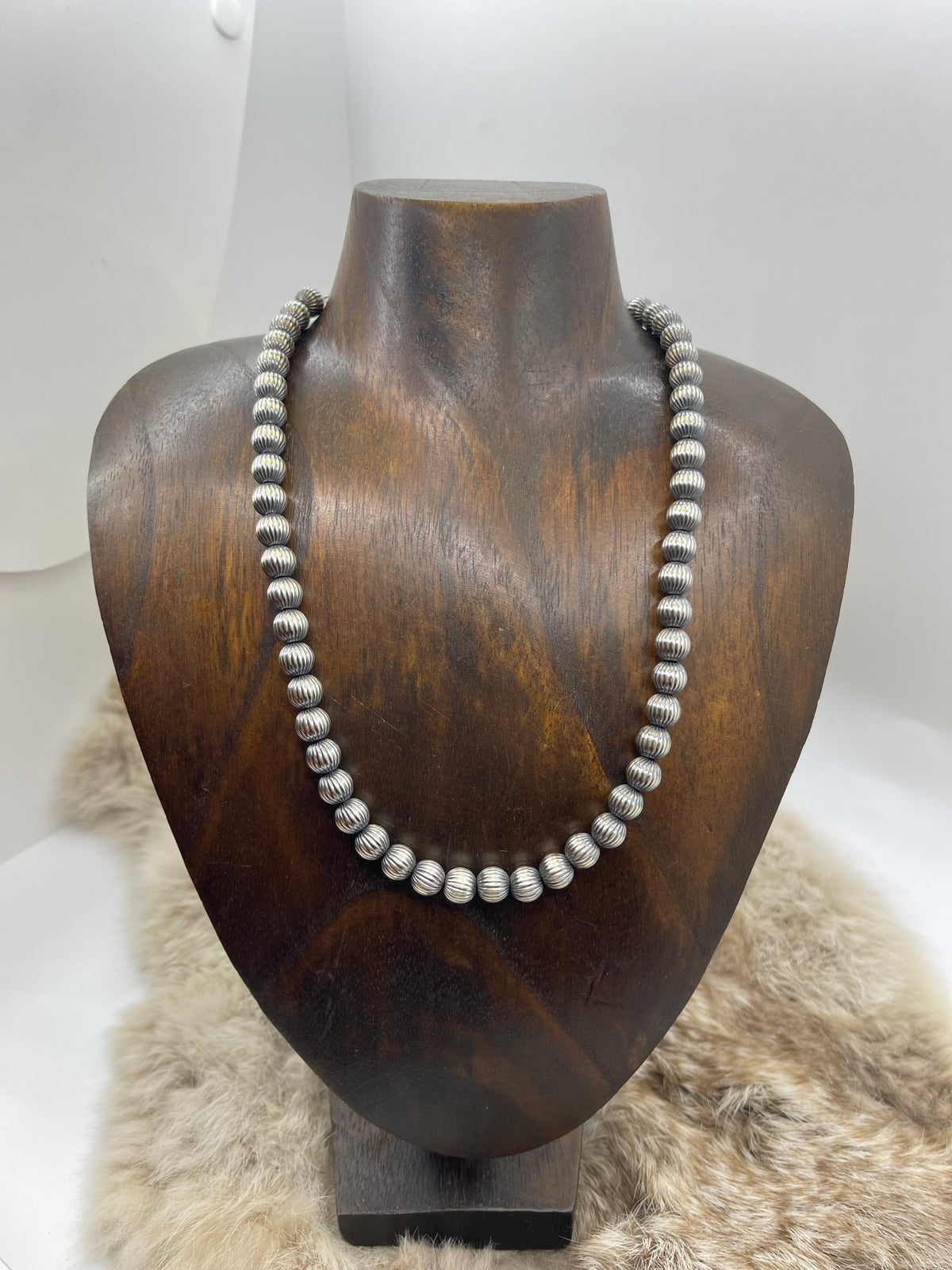 18” 8mm Ribbed Navajo Style Pearls