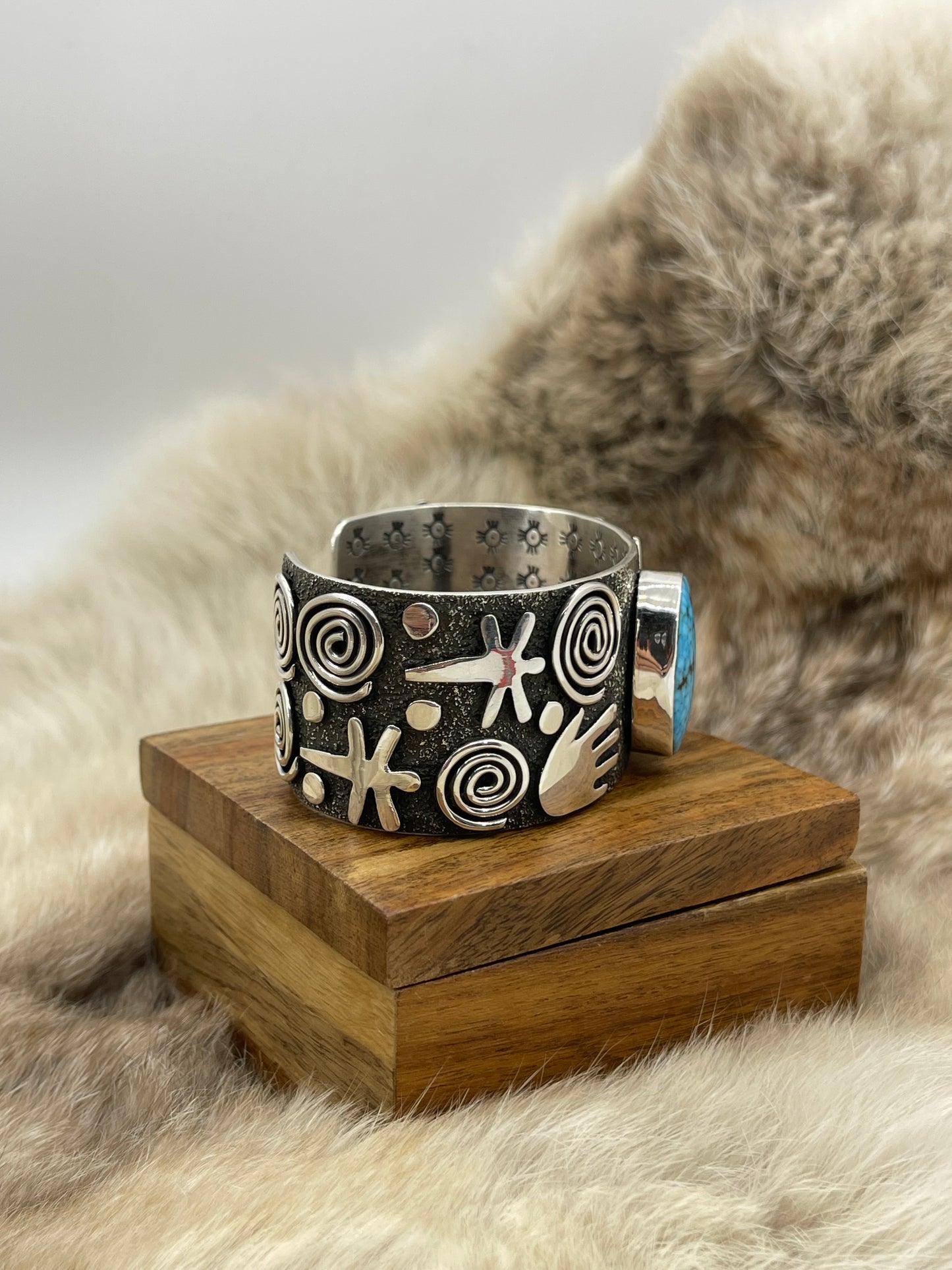 OVAL HIGH-GRADE KINGMAN SPIDERWEB TURQUOISE CUFF BY ALEX SANCHEZ, NAVAJO