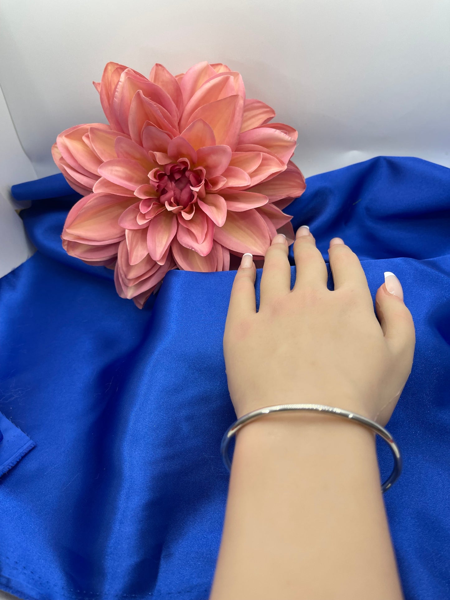 8" Single Round Wire Bangle