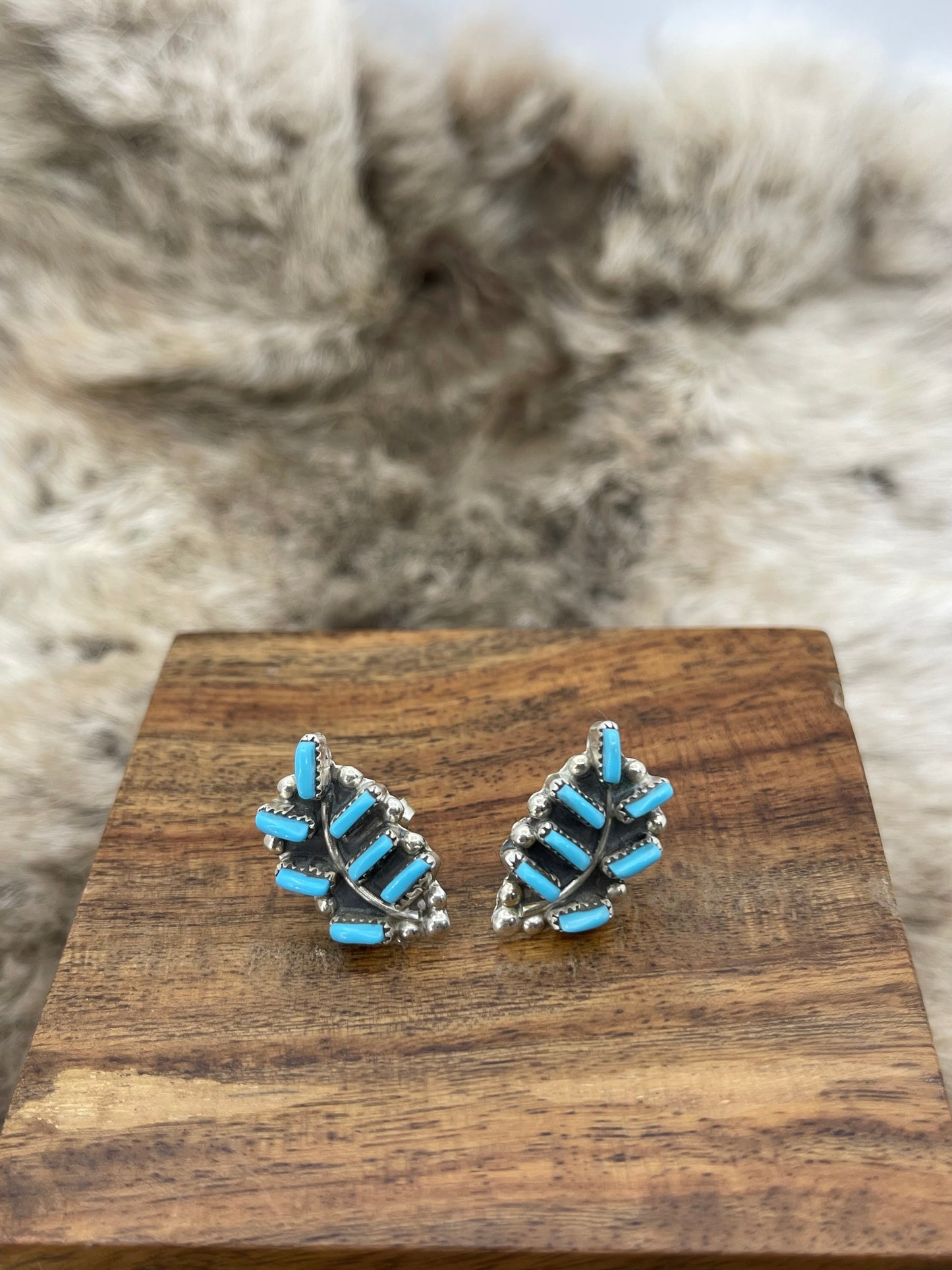 Kingman Turquoise Zuni Needlepoint Earrings with Post in Center
