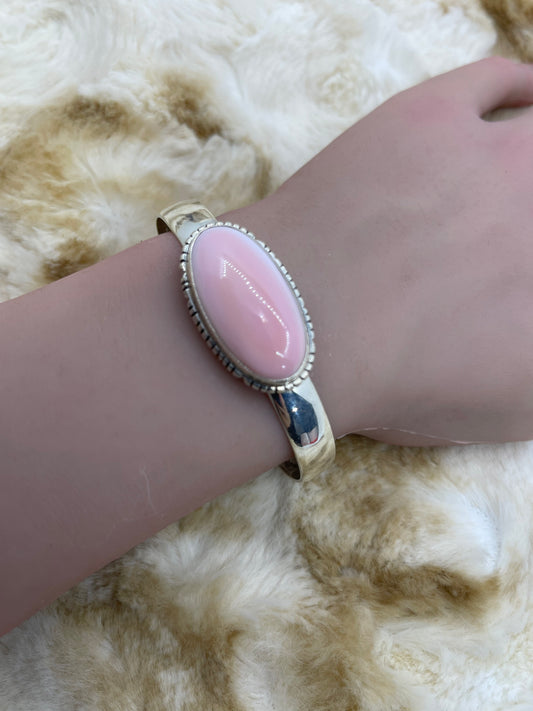 6.25"-8" Pink Conch Shell Oval Cuff Bracelet