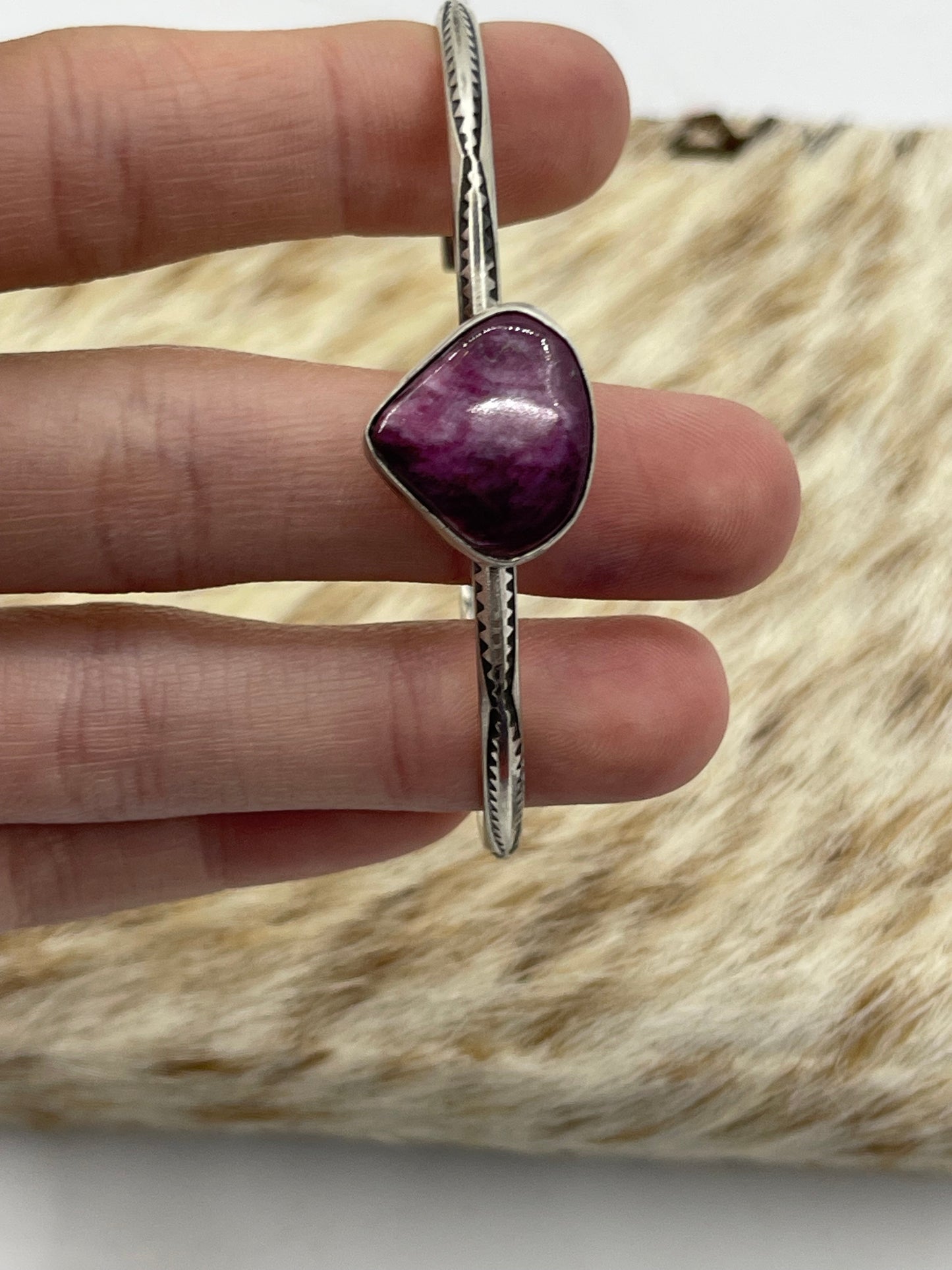 5 3/4"-7" Triangle Purple Spiny Oyster Shell Cuff by Judith Dixon, Navajo