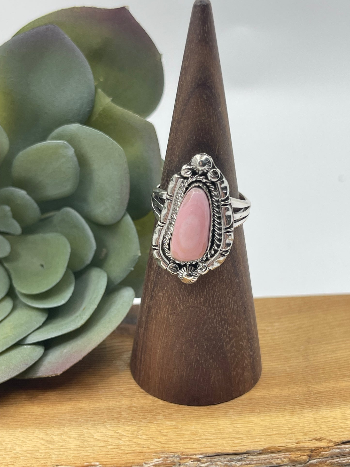 10.0 Pink Conch Shell Ring by Alice Sanders, Navajo