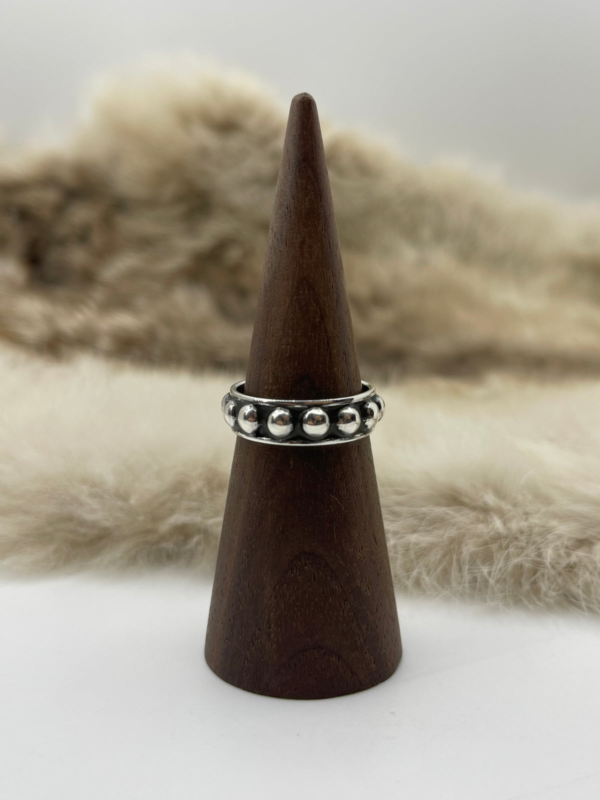 8.5 4mm Silver Dot Ring