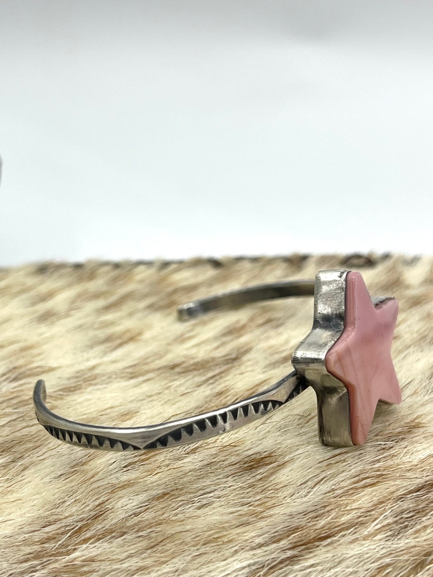 LOT 39 1/4 5.5" -7" Pink Conch Star Cuff