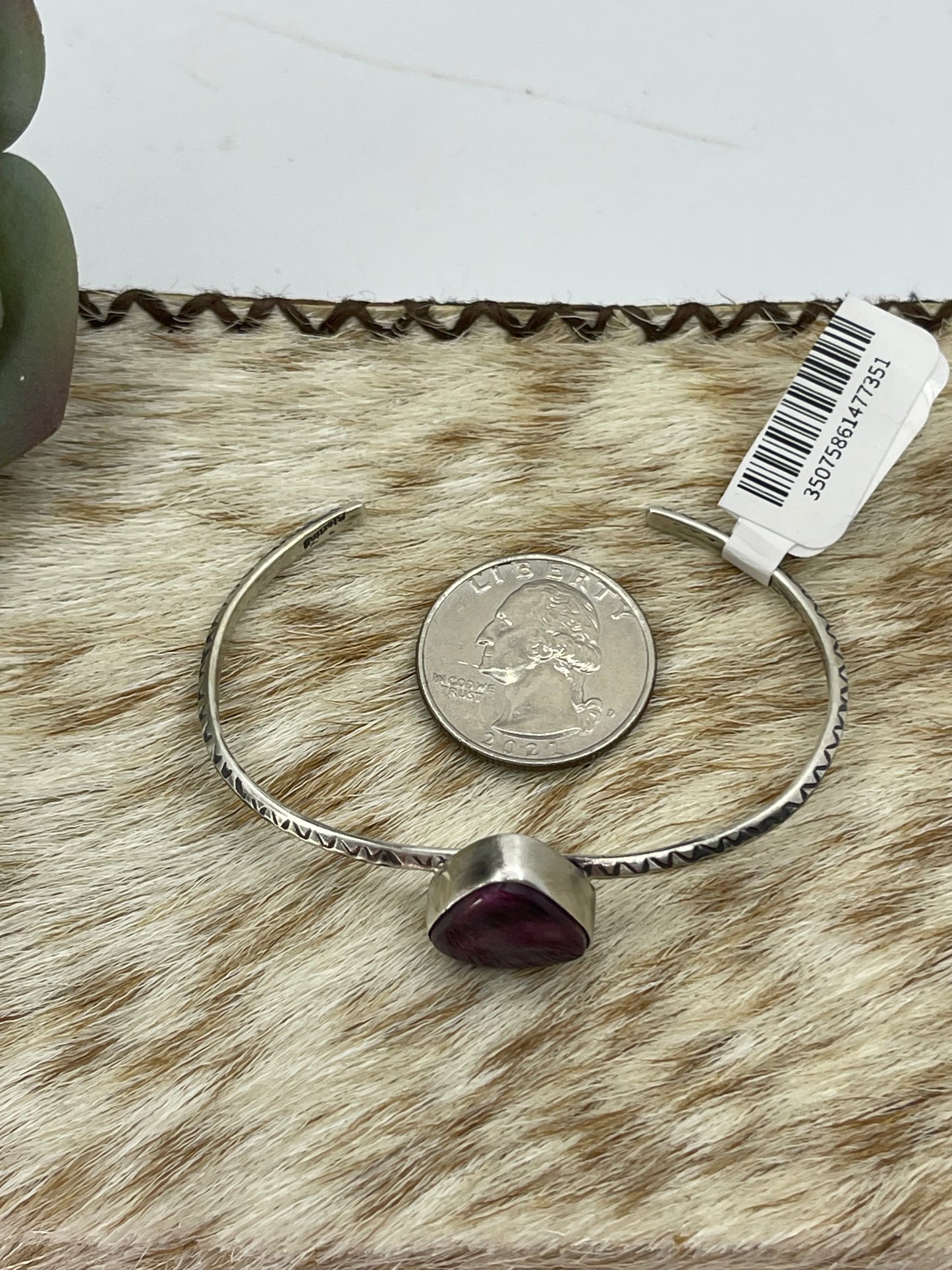 5 1/2"-7" Purple Spiny Oyster Shell Triangle Cuff