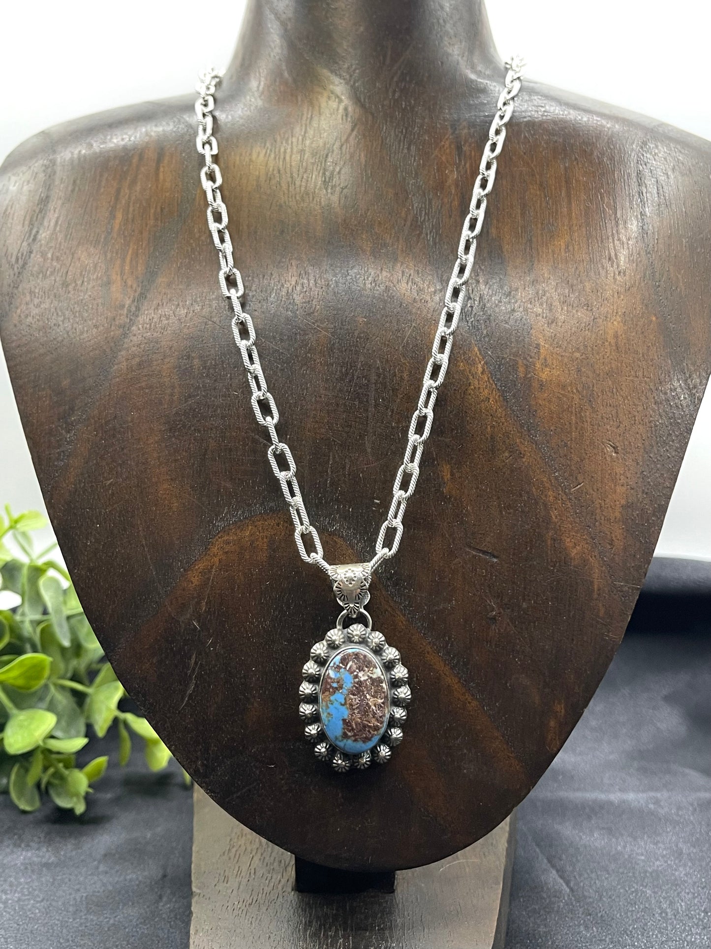 18" Golden Hills Oval Pendant Necklace