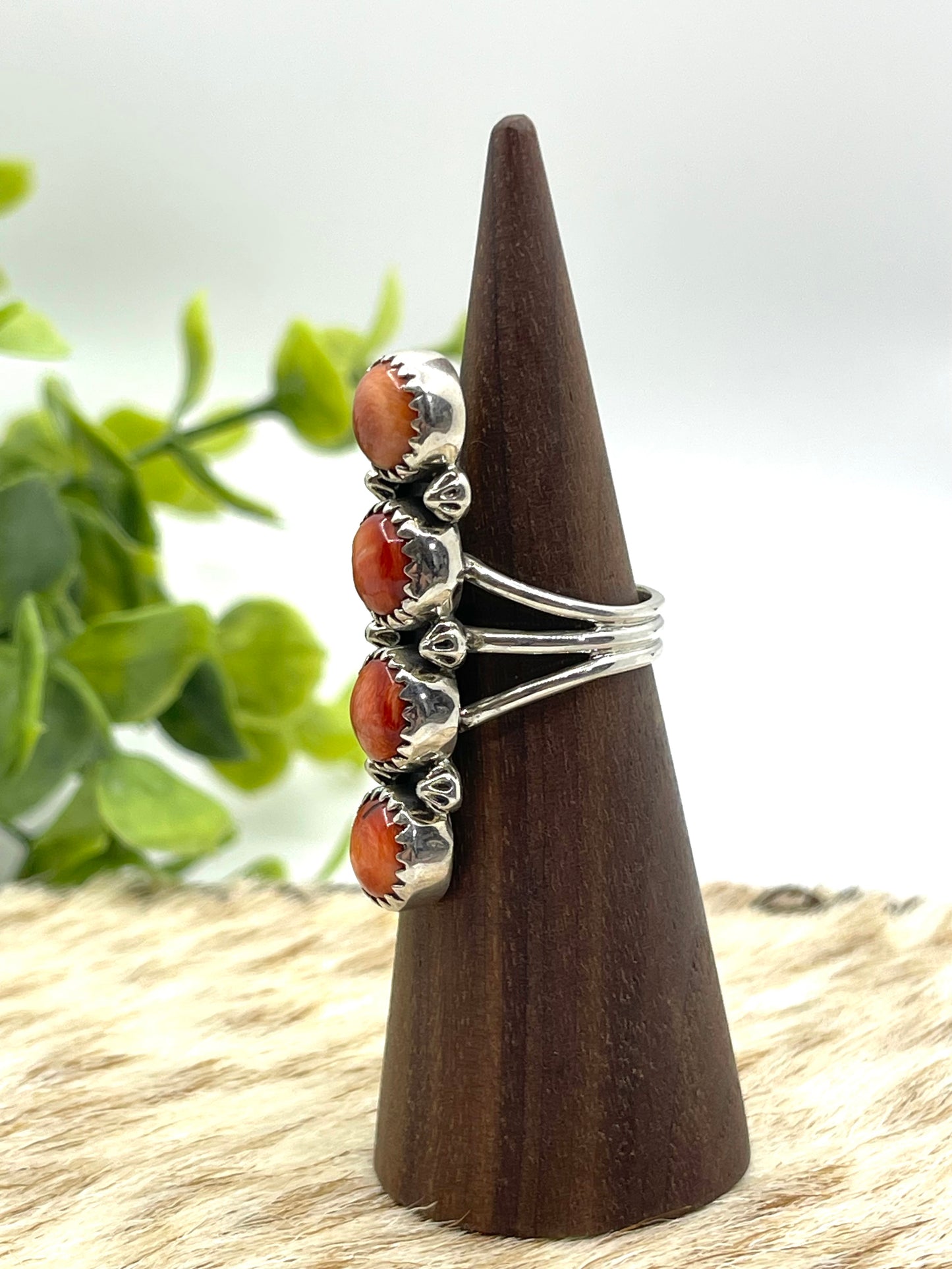 8.0 Spiny Oyster 4 Stone Ring