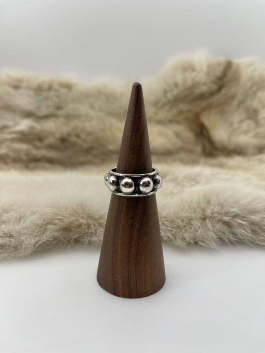 6.5 6mm Dot Ring Band