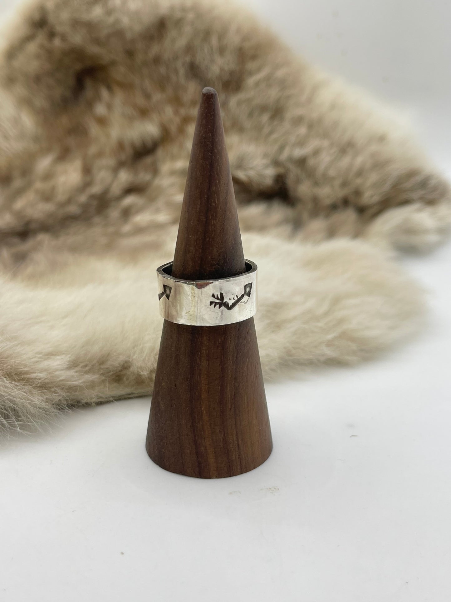 7.5 Pattern Varied Ring by Gary Sandoval, Navajo