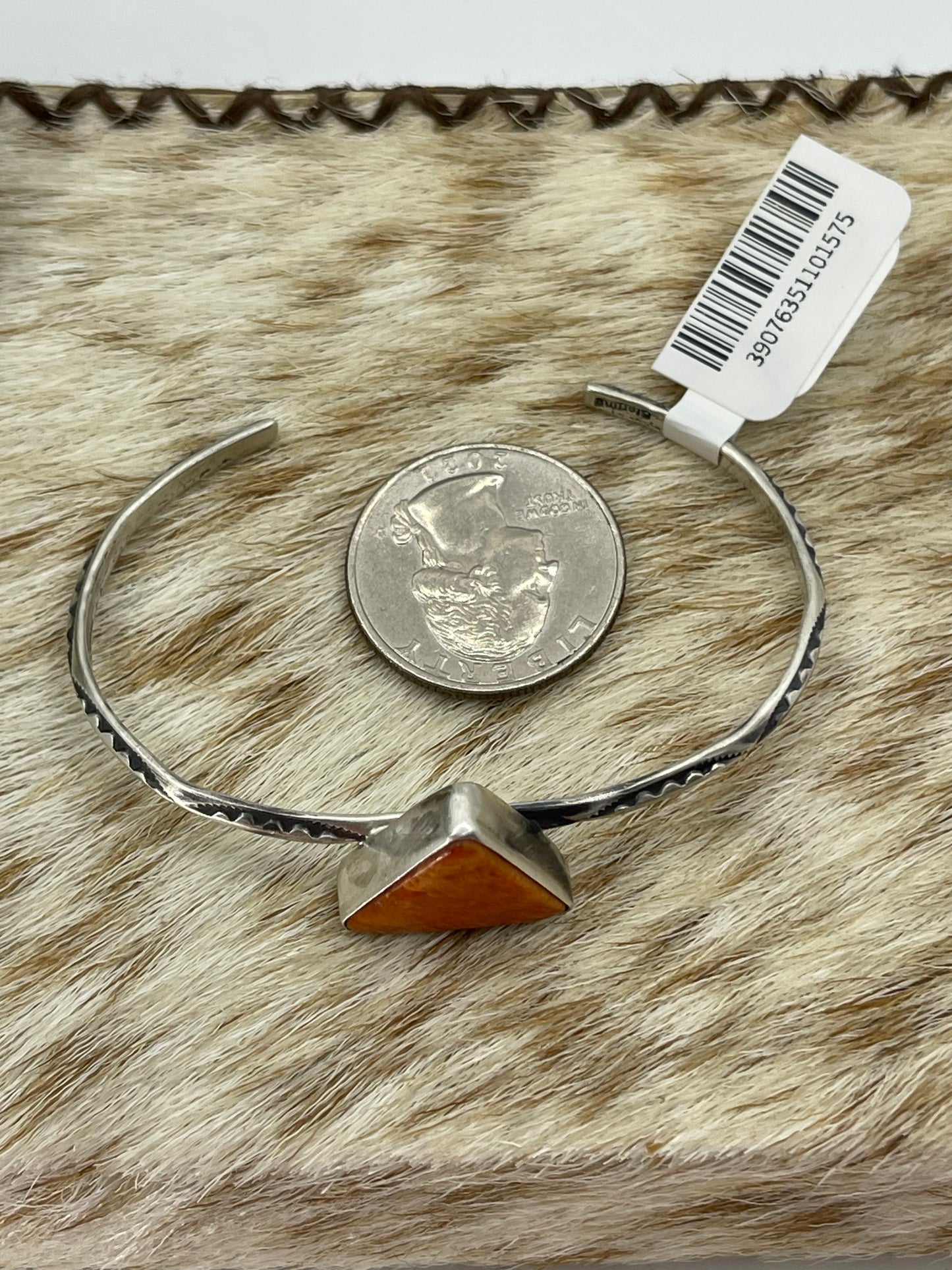 5 1/2"-7" Orange Spiny Oyster Shell Triangle Cuff