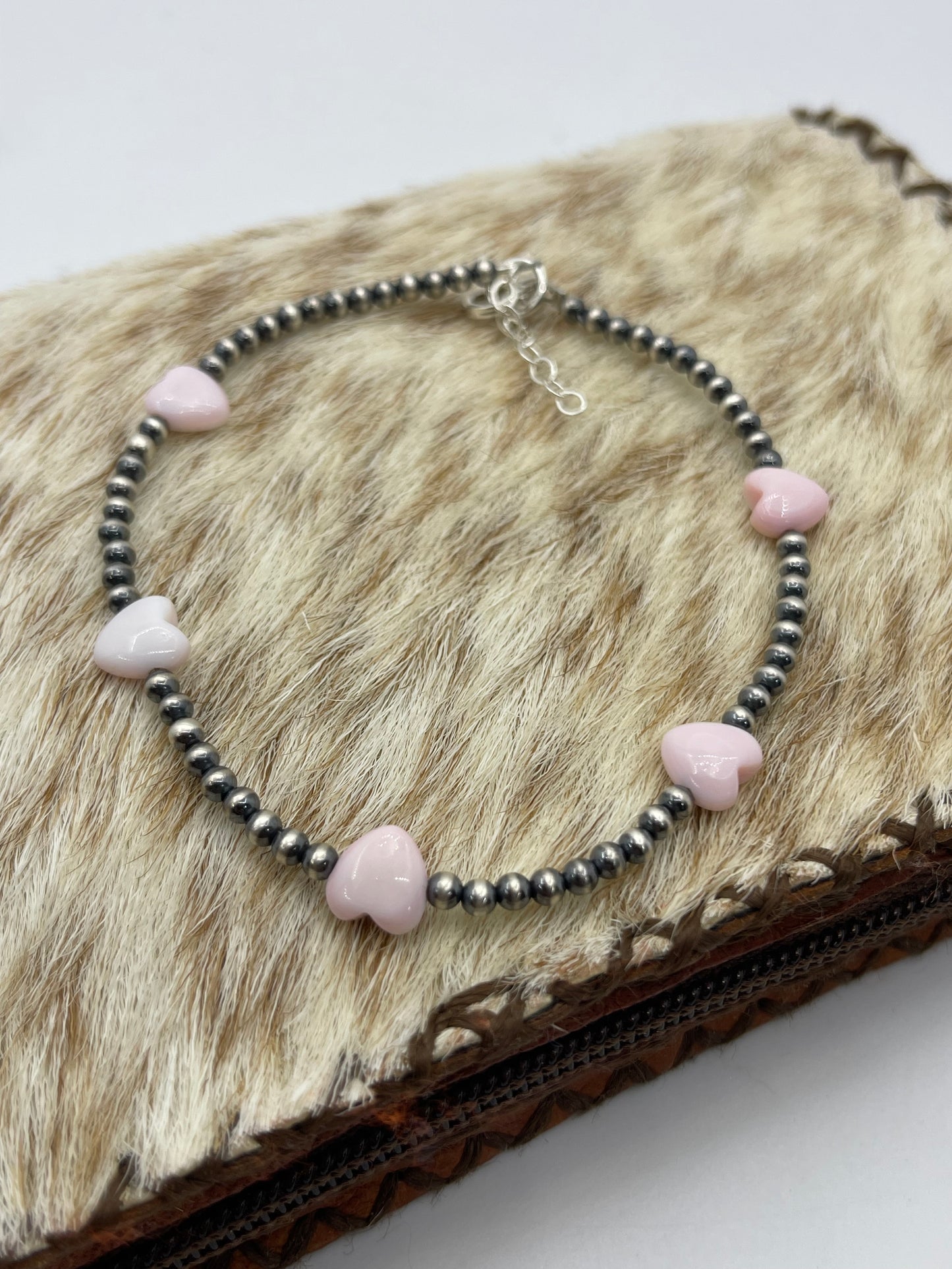 3mm Navajo Style Pearls with Pink Conch Shell Hearts Anklet