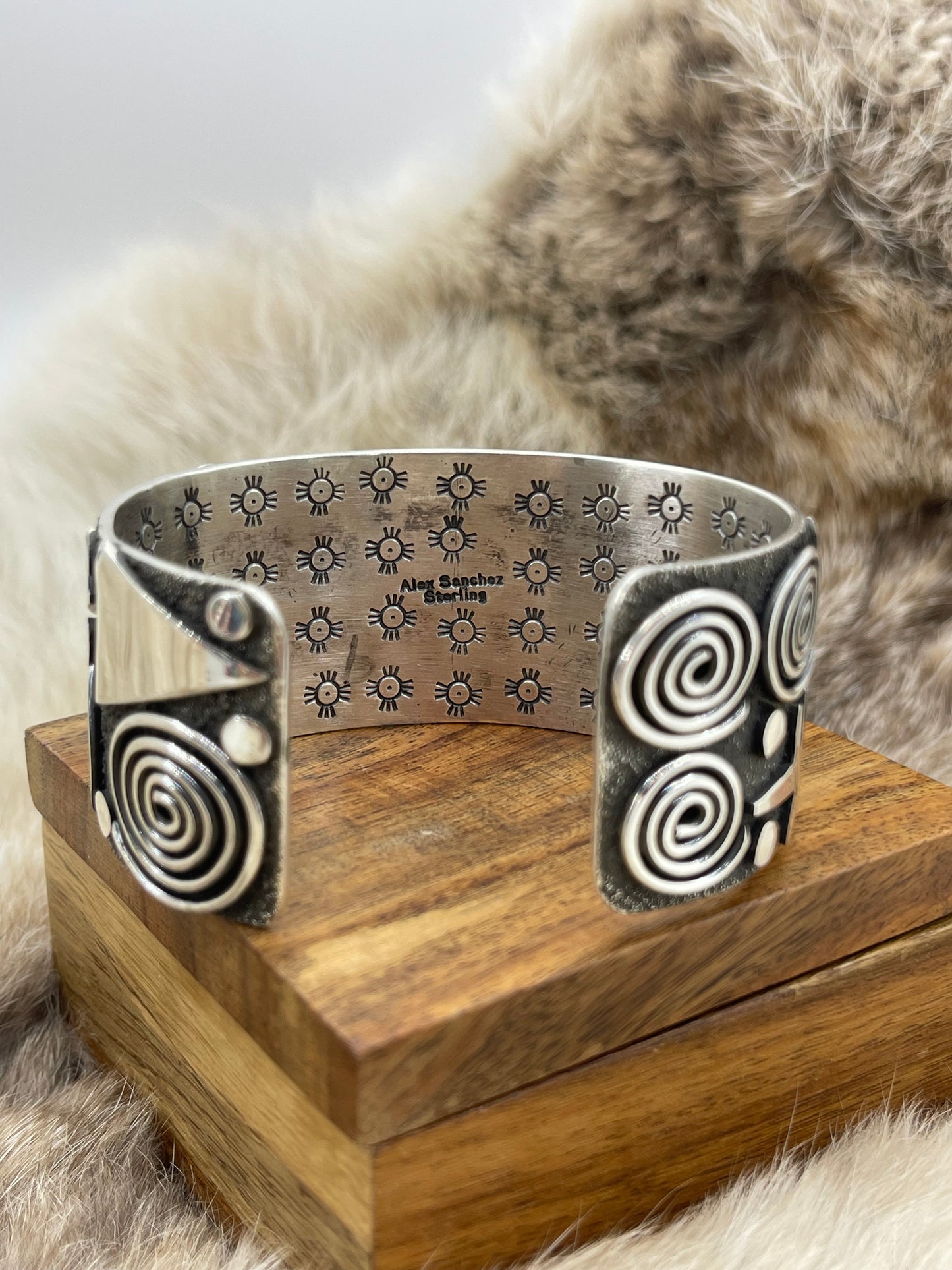 OVAL HIGH-GRADE KINGMAN SPIDERWEB TURQUOISE CUFF BY ALEX SANCHEZ, NAVAJO