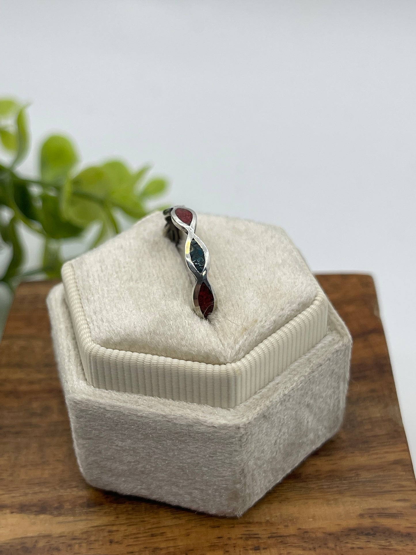 10.0 Turquoise & Coral Chip Inlay Band