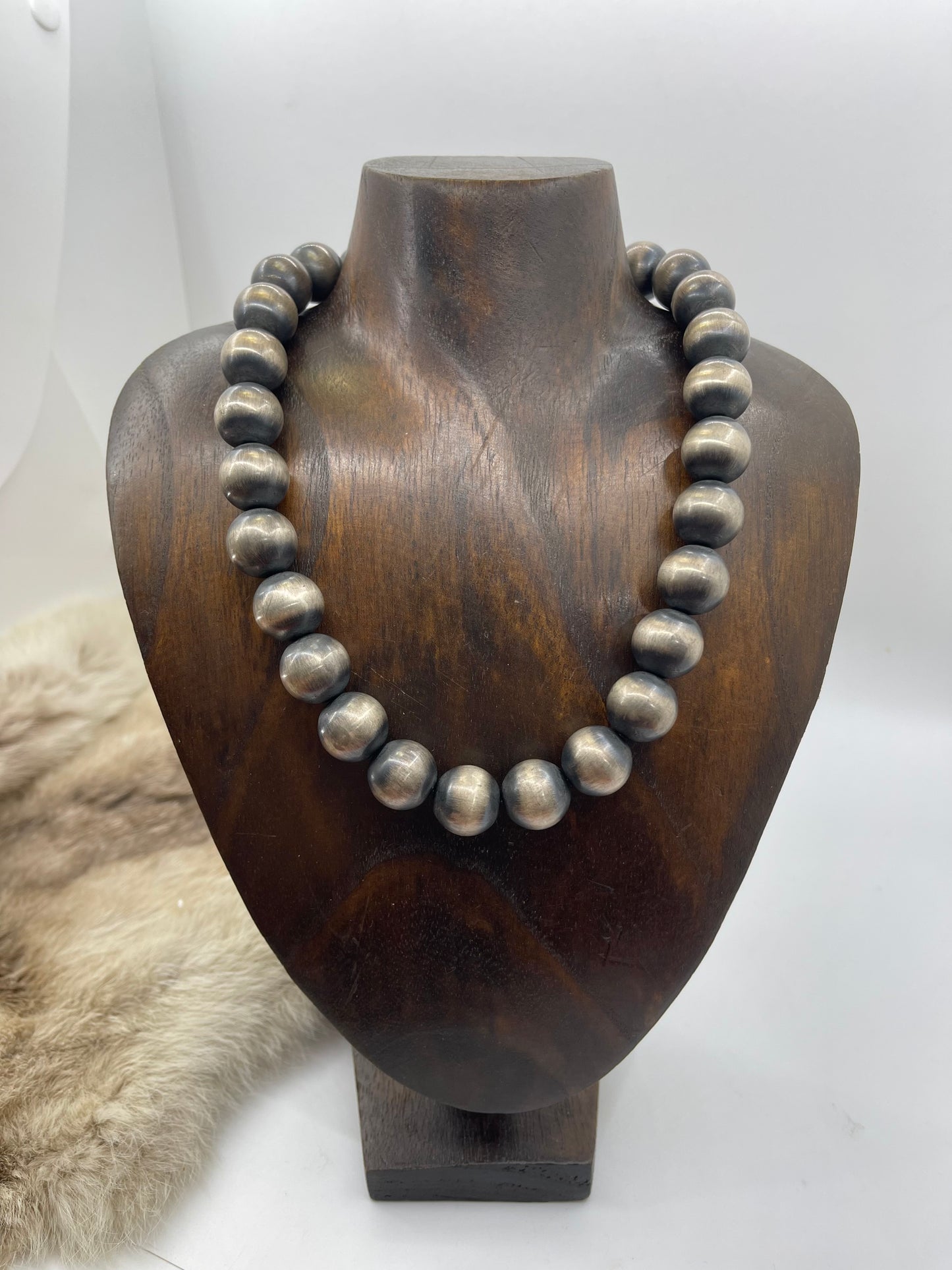 18" 16mm Navajo Style Pearls