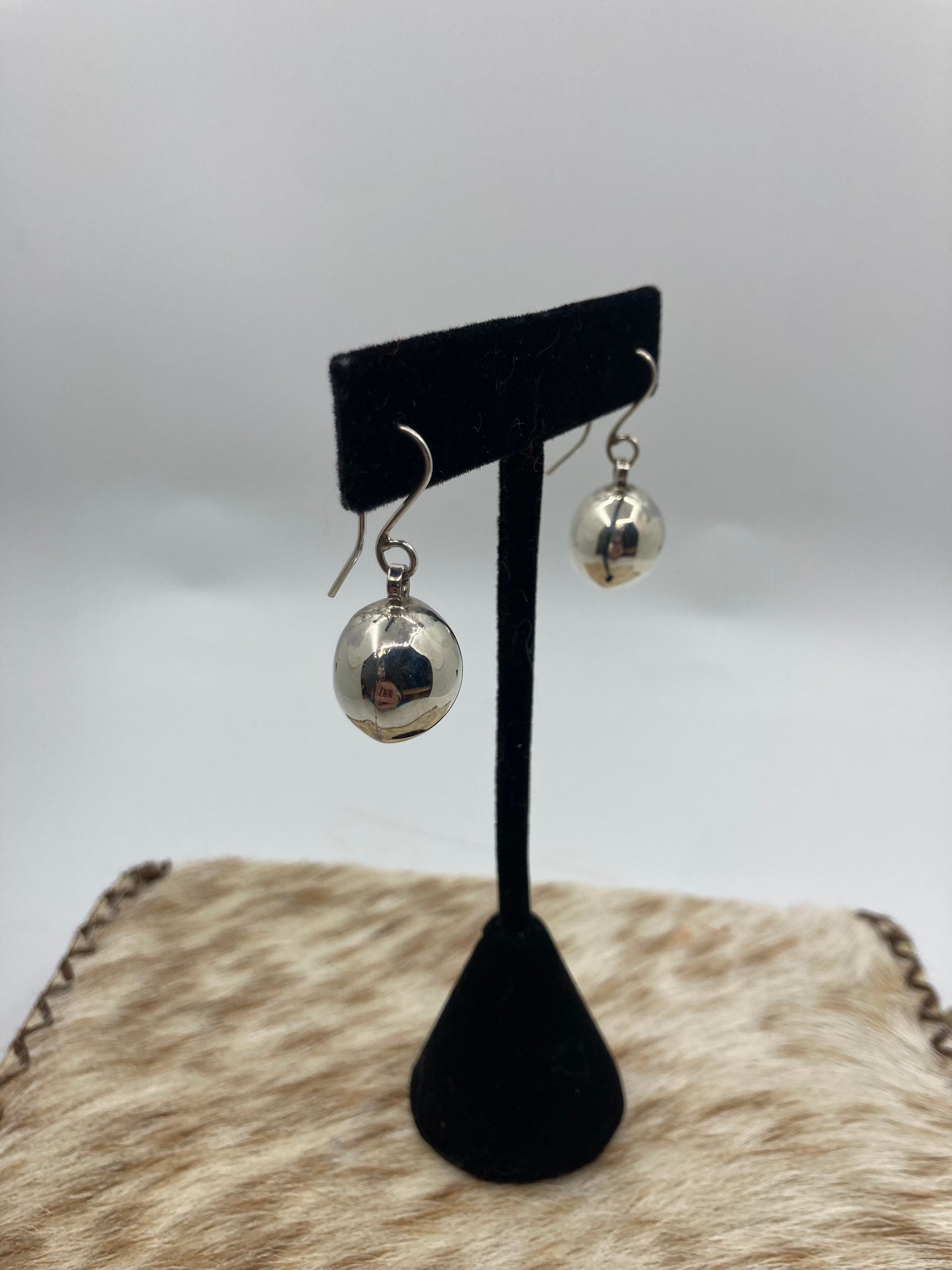 Silver 15mm Handmade Pearl Dangle earrings by Smokey Gchachu, Zuni